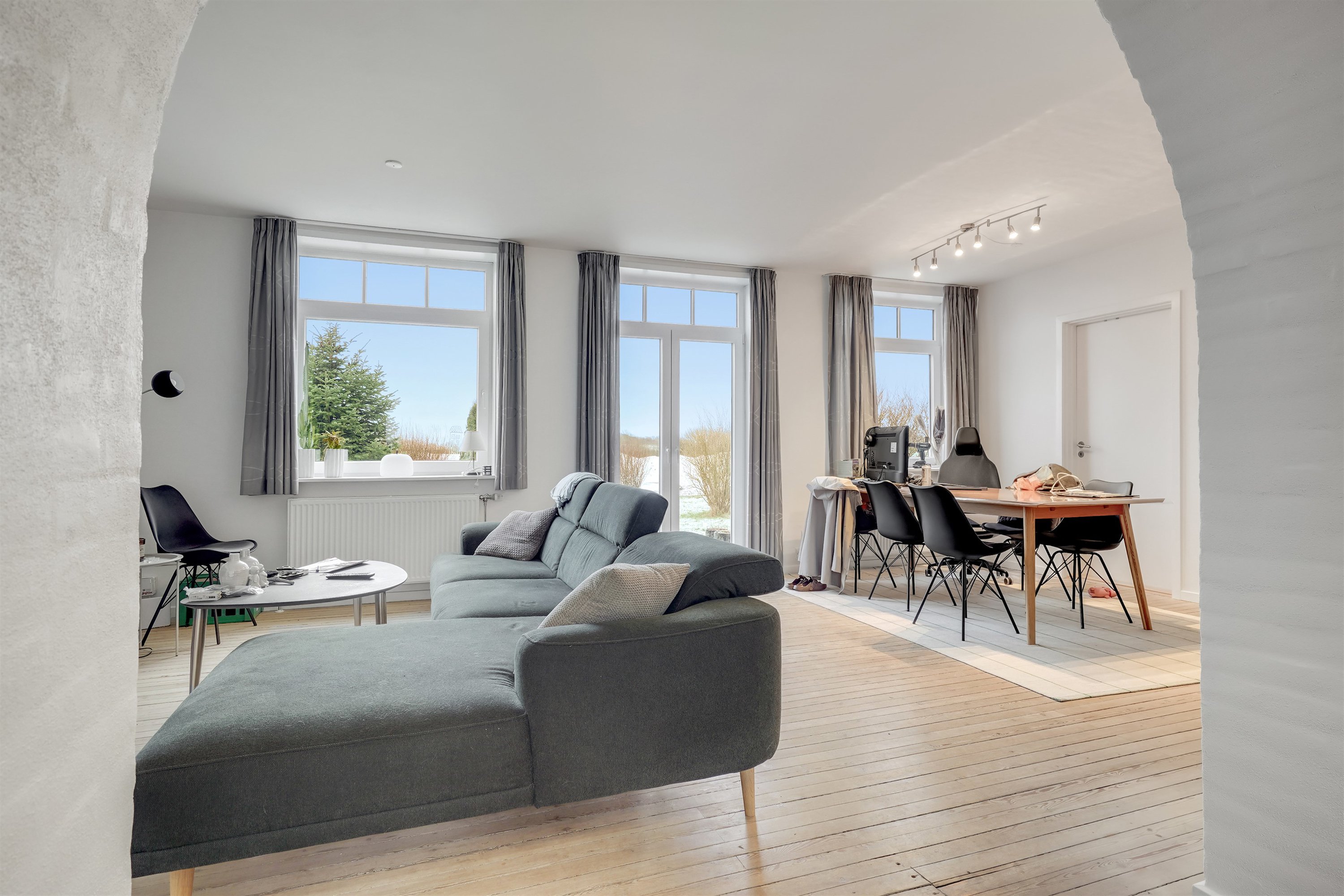 Fremhævet stue billede i fuldskærmstilstand. Billede af Allerupvej 15A-C, Sneum, 6731 Tjæreborg