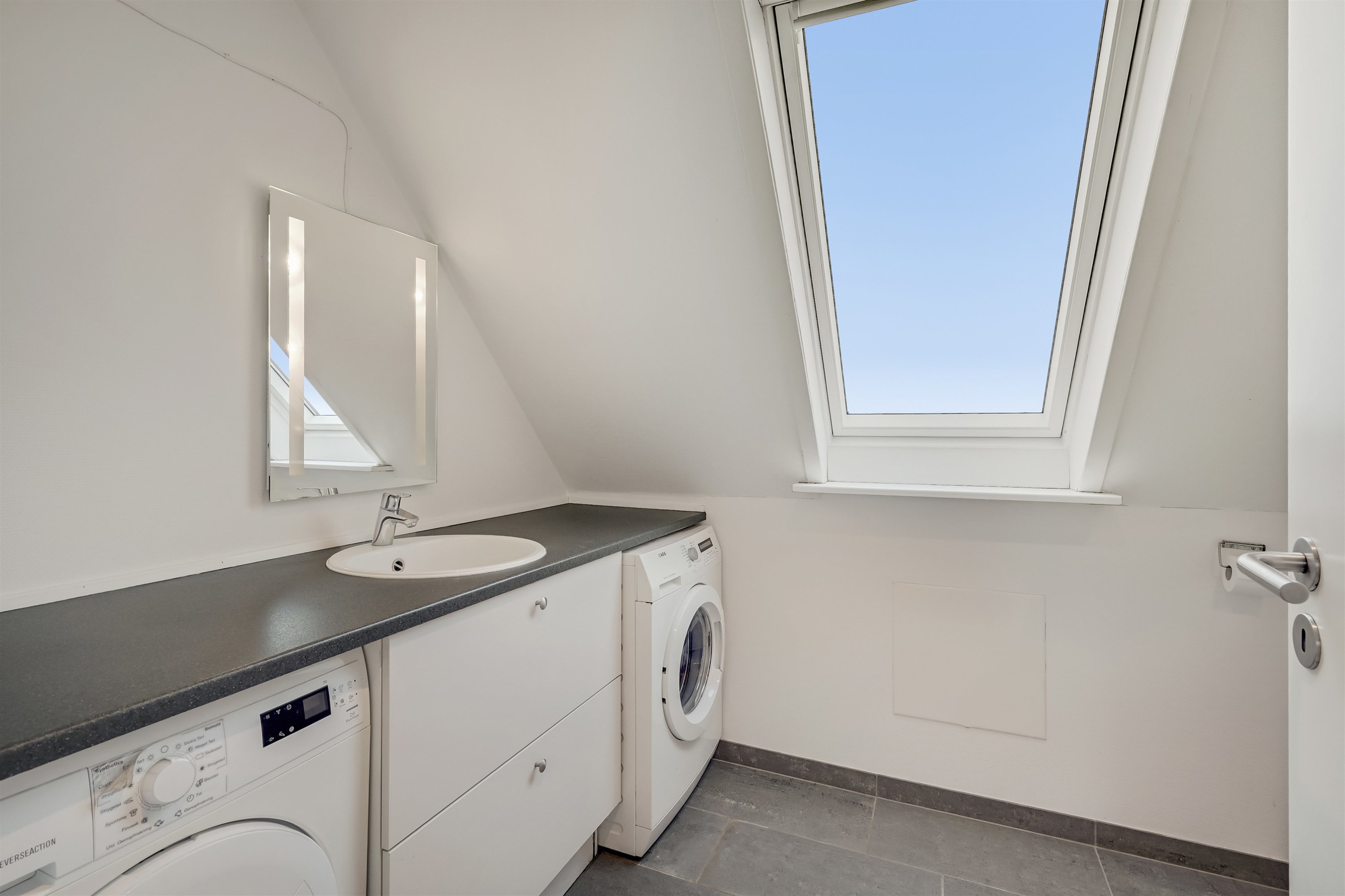 Fremhævet badeværelse billede i fuldskærmstilstand. Billede af Allerupvej 15A-C, Sneum, 6731 Tjæreborg