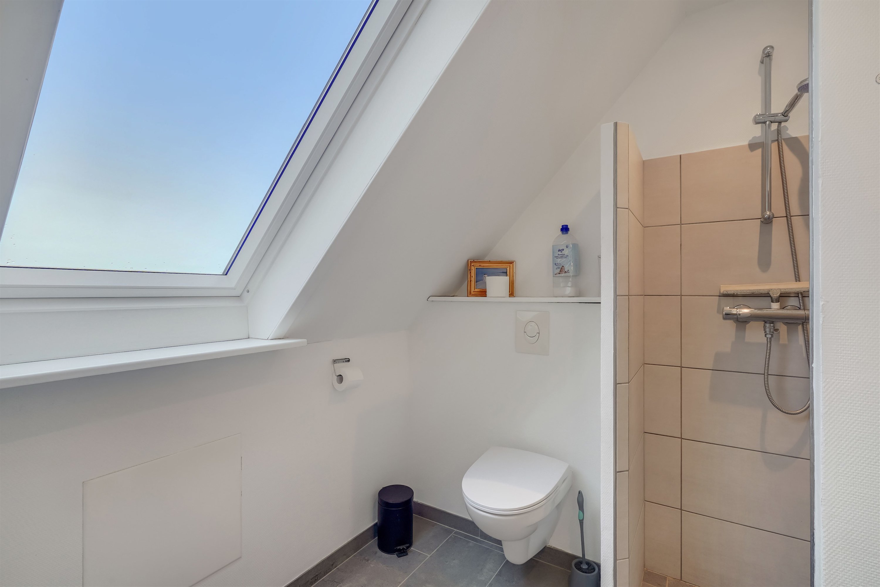 Fremhævet badeværelse billede i fuldskærmstilstand. Billede af Allerupvej 15A-C, Sneum, 6731 Tjæreborg