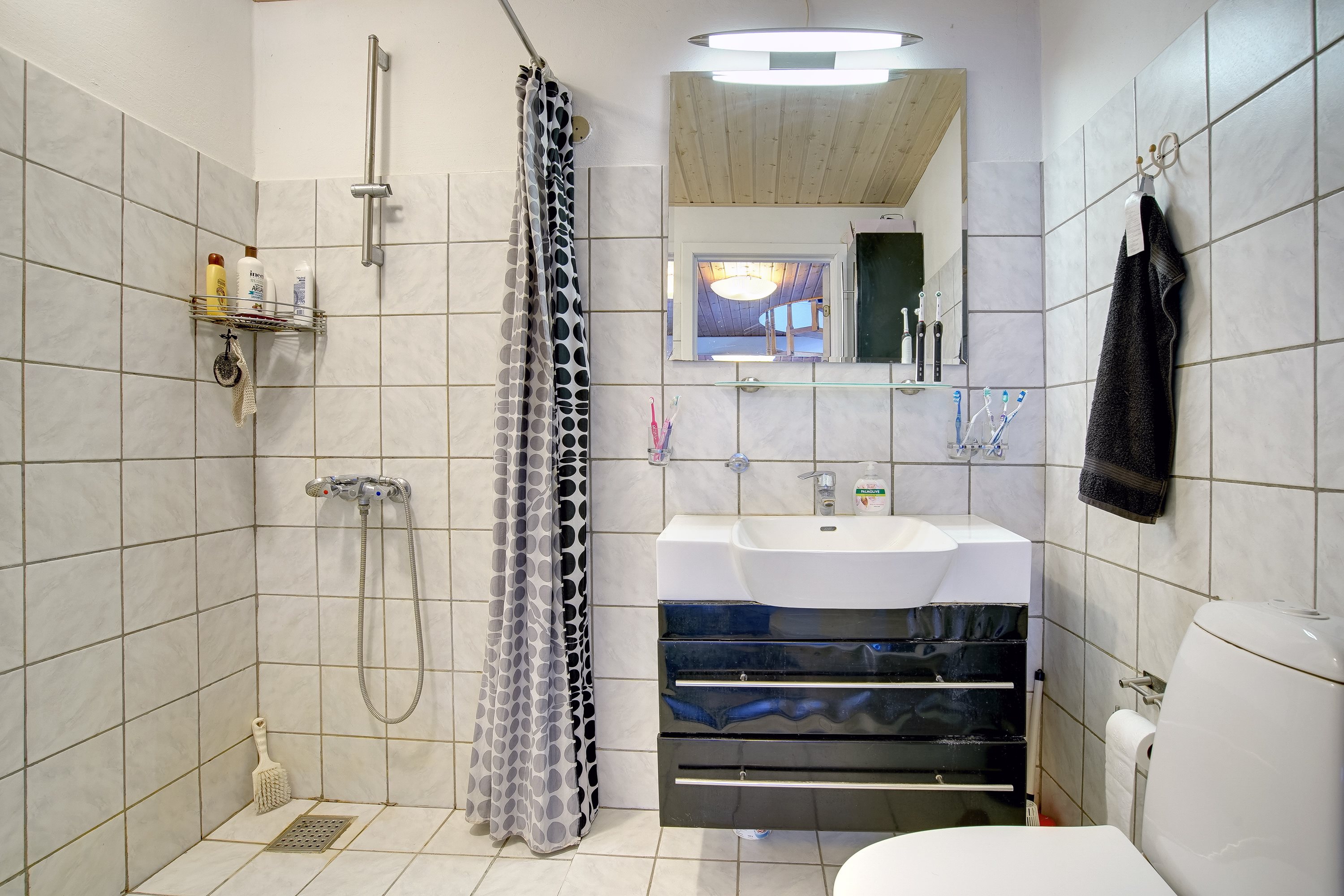 Fremhævet badeværelse billede i fuldskærmstilstand. Billede af Bredgade 83A, 9830 Tårs