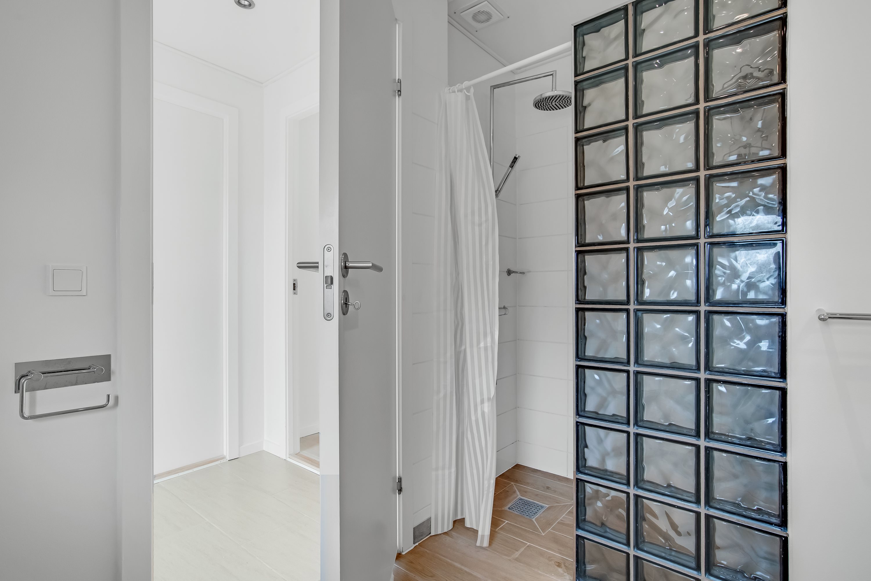 Fremhævet badeværelse billede i fuldskærmstilstand. Billede af Meldgårdvej 21, Måbjerg, 7500 Holstebro