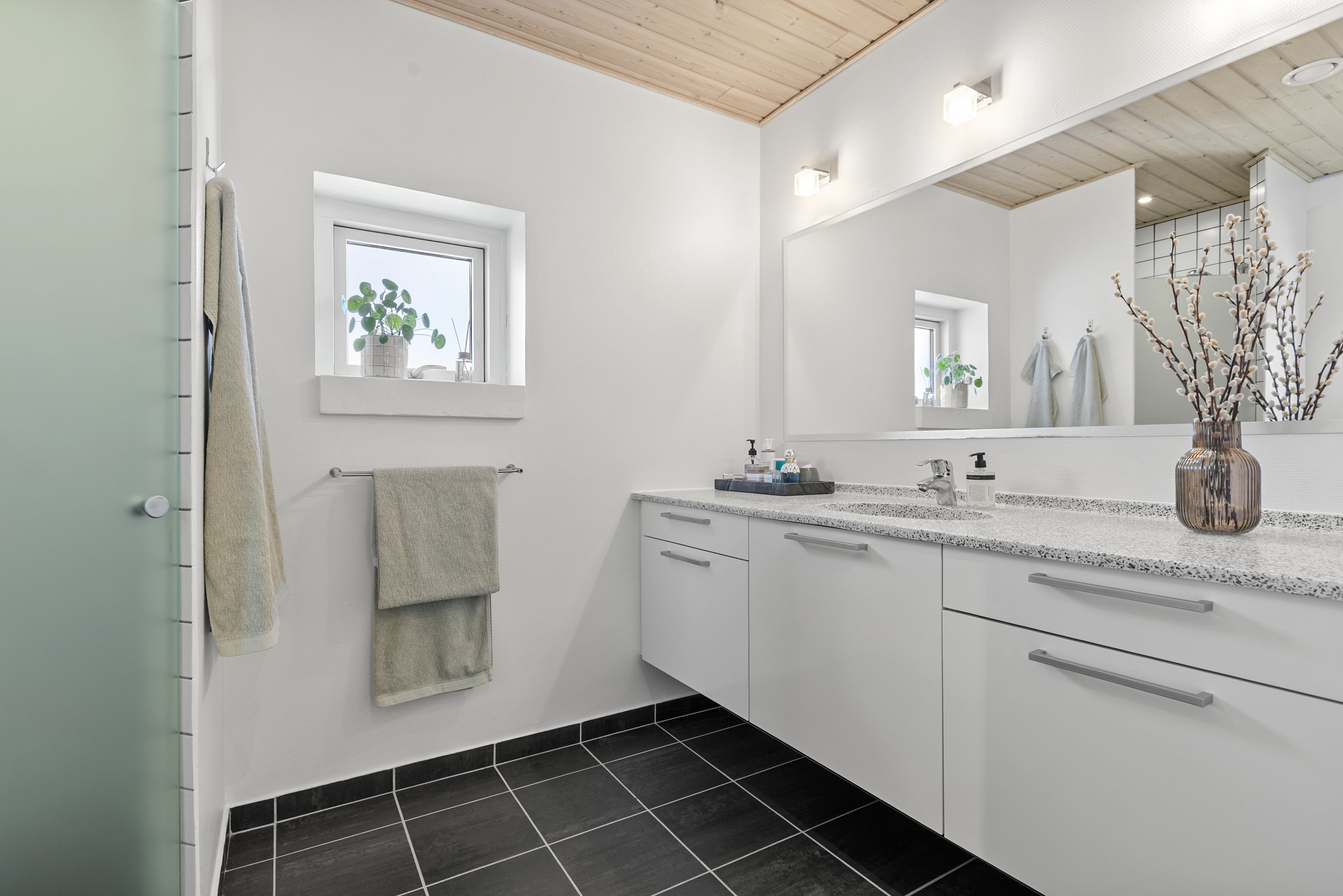 Fremhævet badeværelse billede i fuldskærmstilstand. Billede af Søparken 8, Sørbymagle, 4200 Slagelse