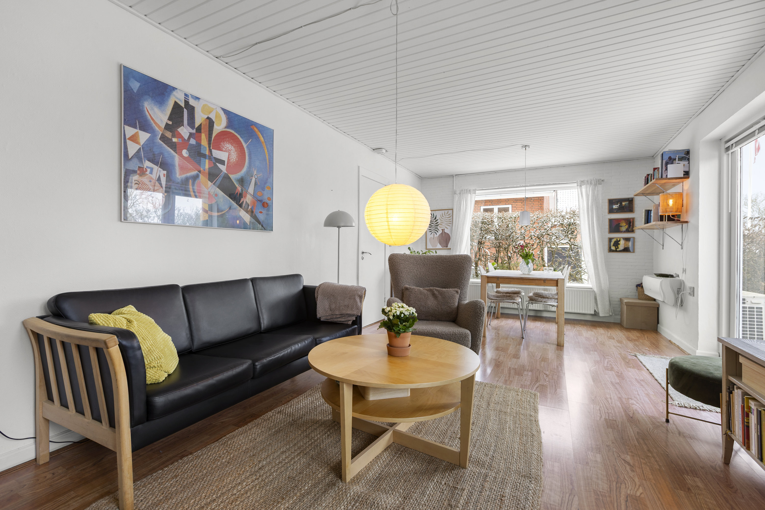 Fremhævet stue billede i fuldskærmstilstand. Billede af Gyvelvej 1, 4100 Ringsted