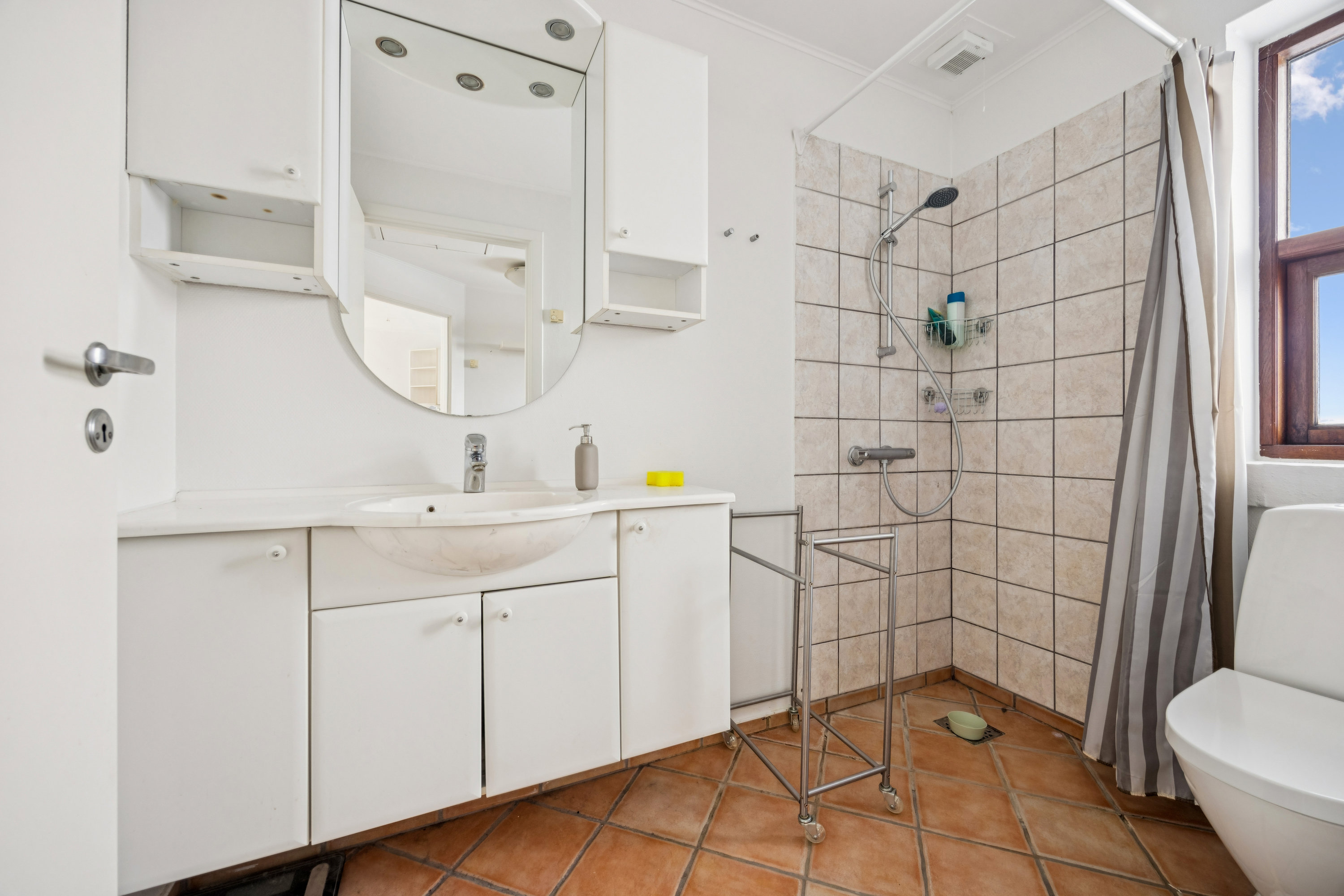 Fremhævet badeværelse billede i fuldskærmstilstand. Billede af Sneppevej 56B, 9440 Aabybro