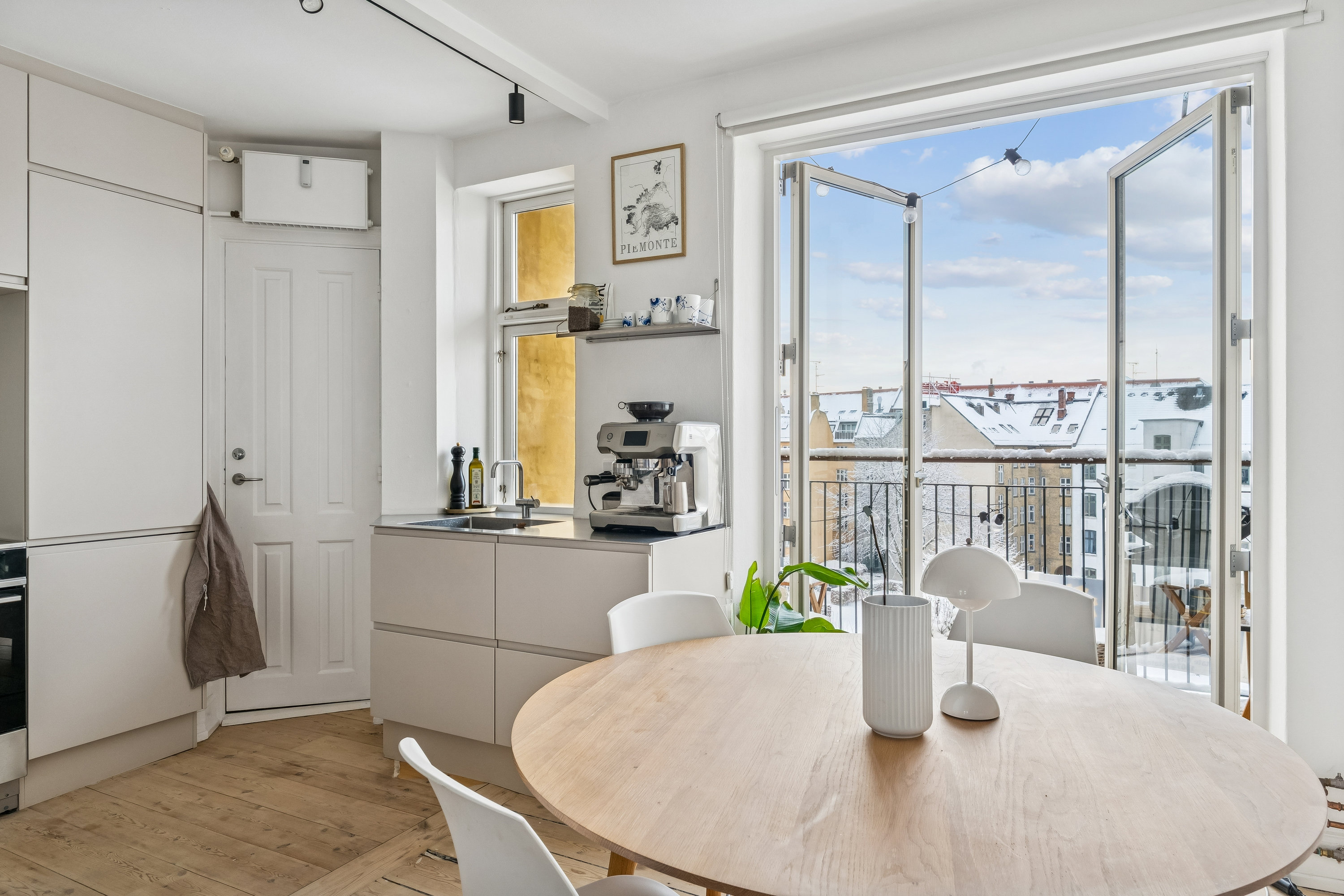 Fremhævet stue billede i fuldskærmstilstand. Billede af Turesensgade 9, 4. th., 1368 København K