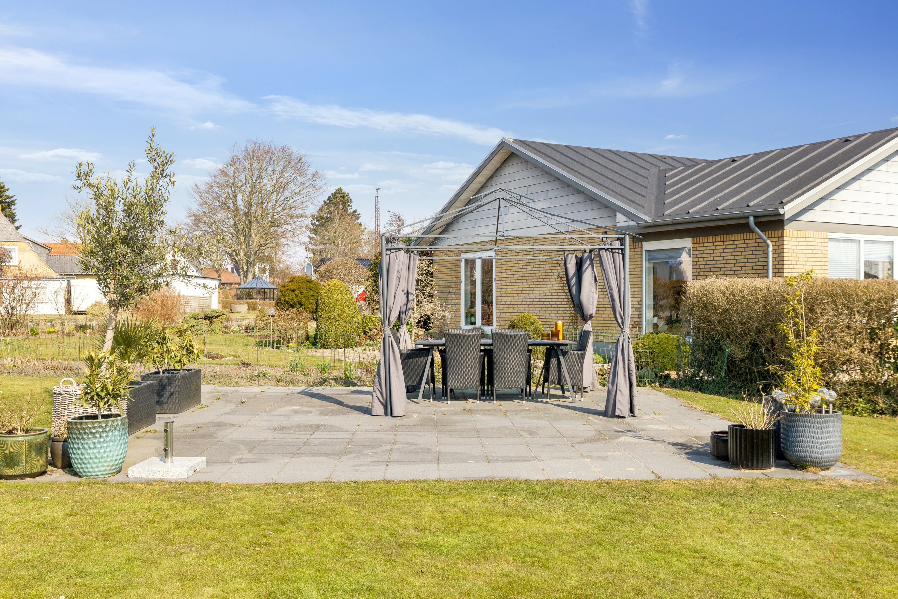 Fremhævet terrasse billede i fuldskærmstilstand. Billede af Syrenvej 8, Alnor, 6300 Gråsten