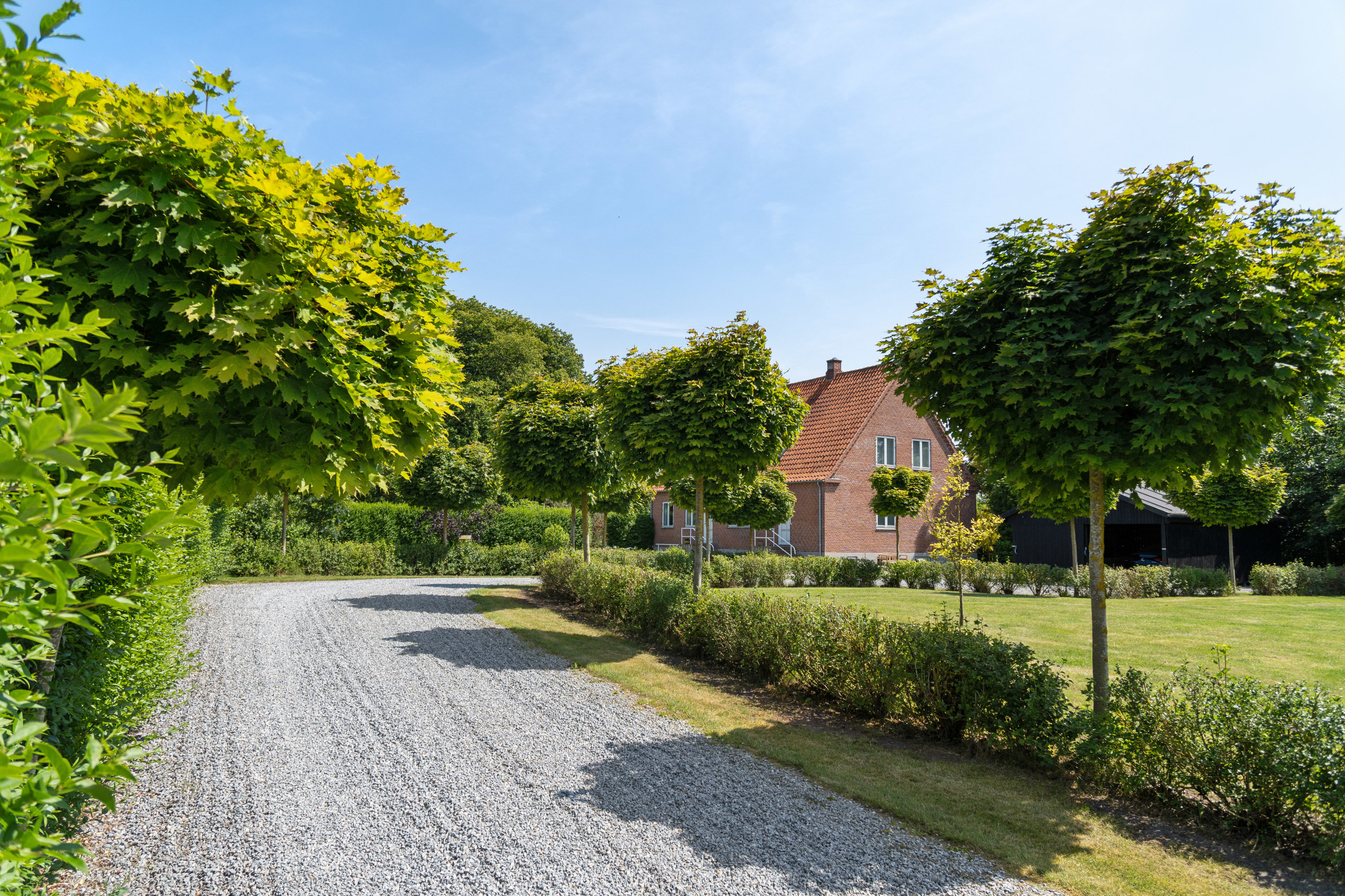 Miniaturebillede 1: indkørsel. Billede af Bredevej 1, 4872 Idestrup