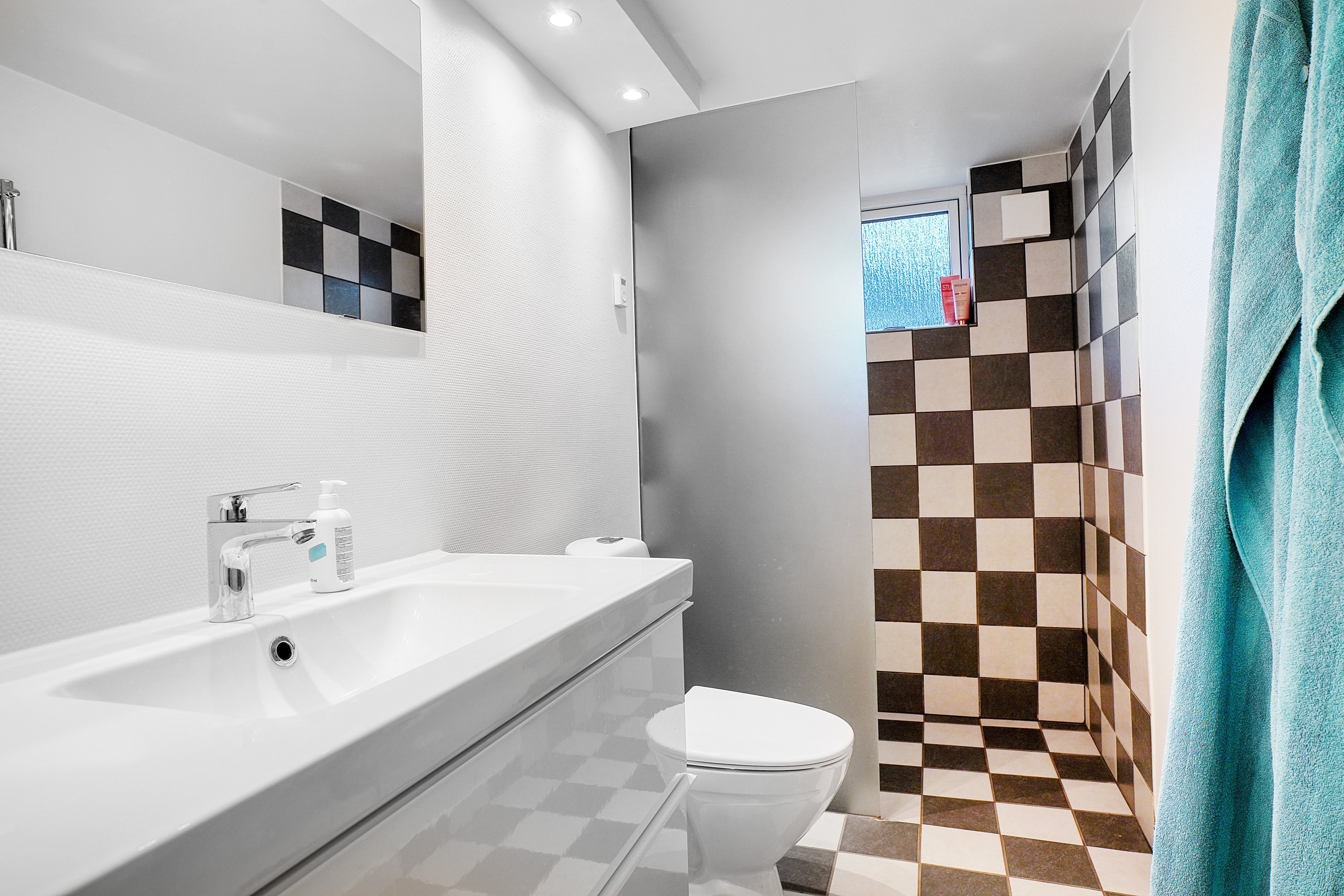 Fremhævet badeværelse billede i fuldskærmstilstand. Billede af Elmebakken 8, Gadevang, 3400 Hillerød