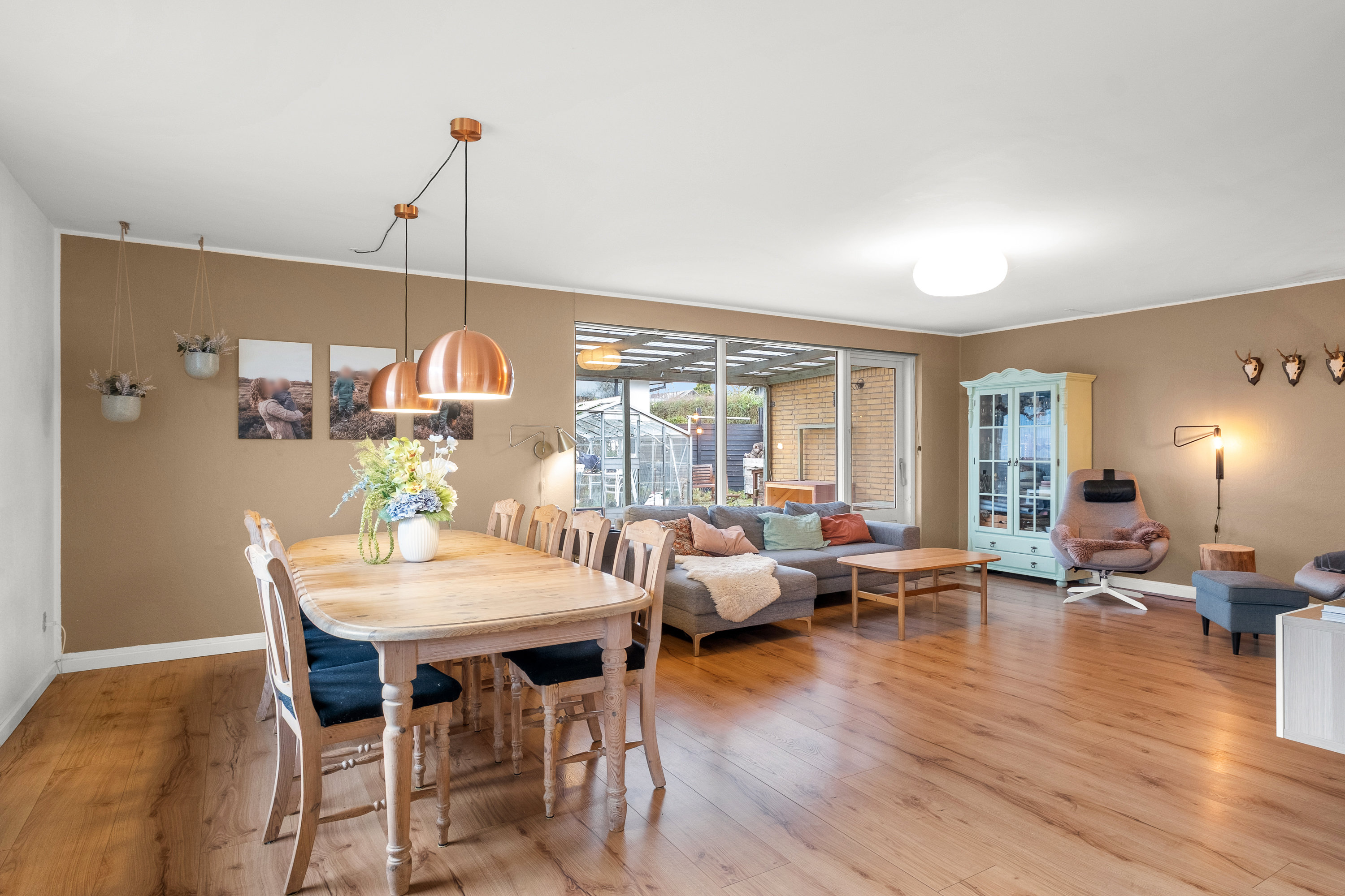 Fremhævet stue billede i fuldskærmstilstand. Billede af Havremarken 5, 8520 Lystrup