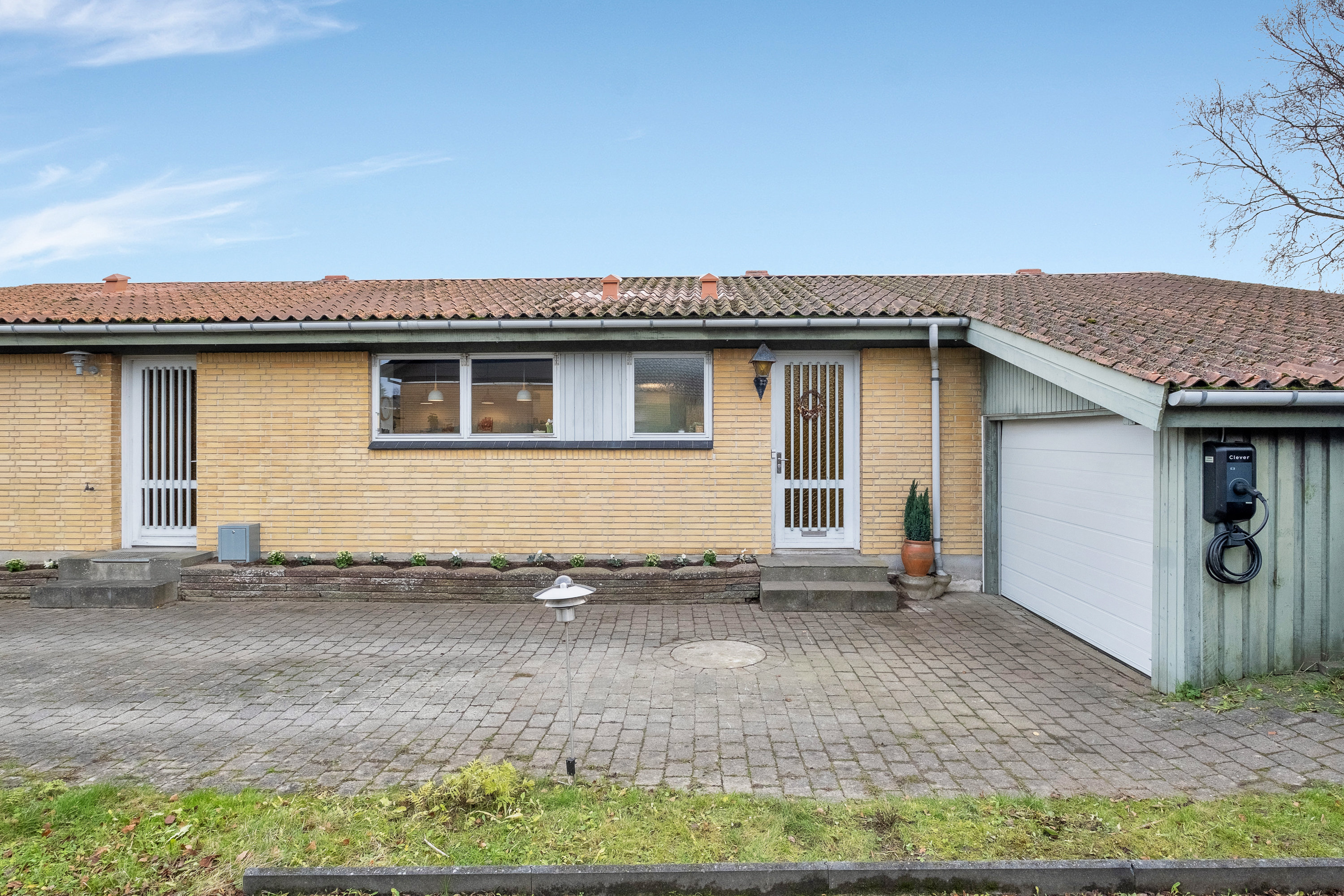 Fremhævet facade billede i fuldskærmstilstand. Billede af Havremarken 5, 8520 Lystrup