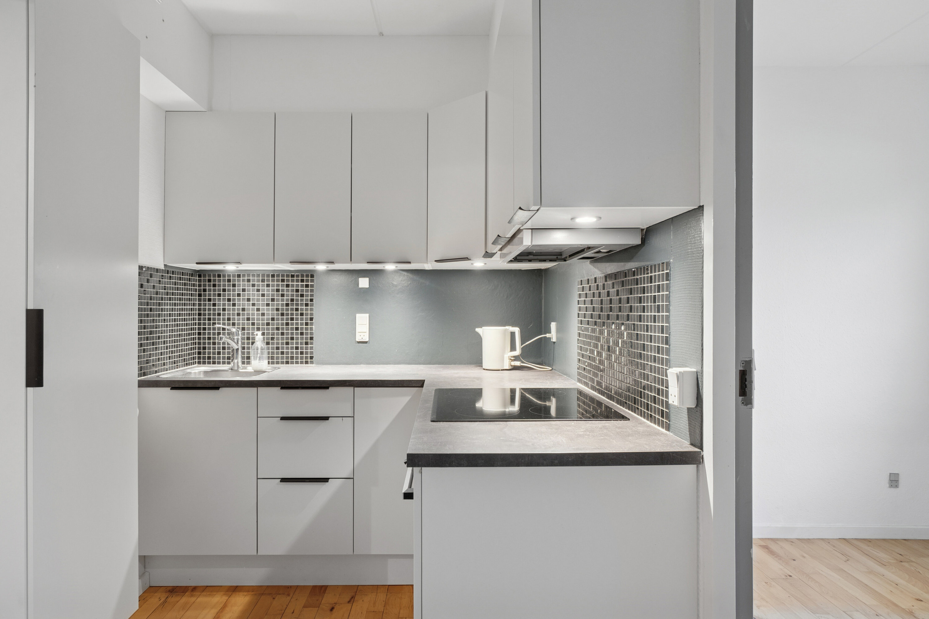 Fremhævet køkken billede i fuldskærmstilstand. Billede af Skejbygårdsvej 4, kld.. 41., 8240 Risskov