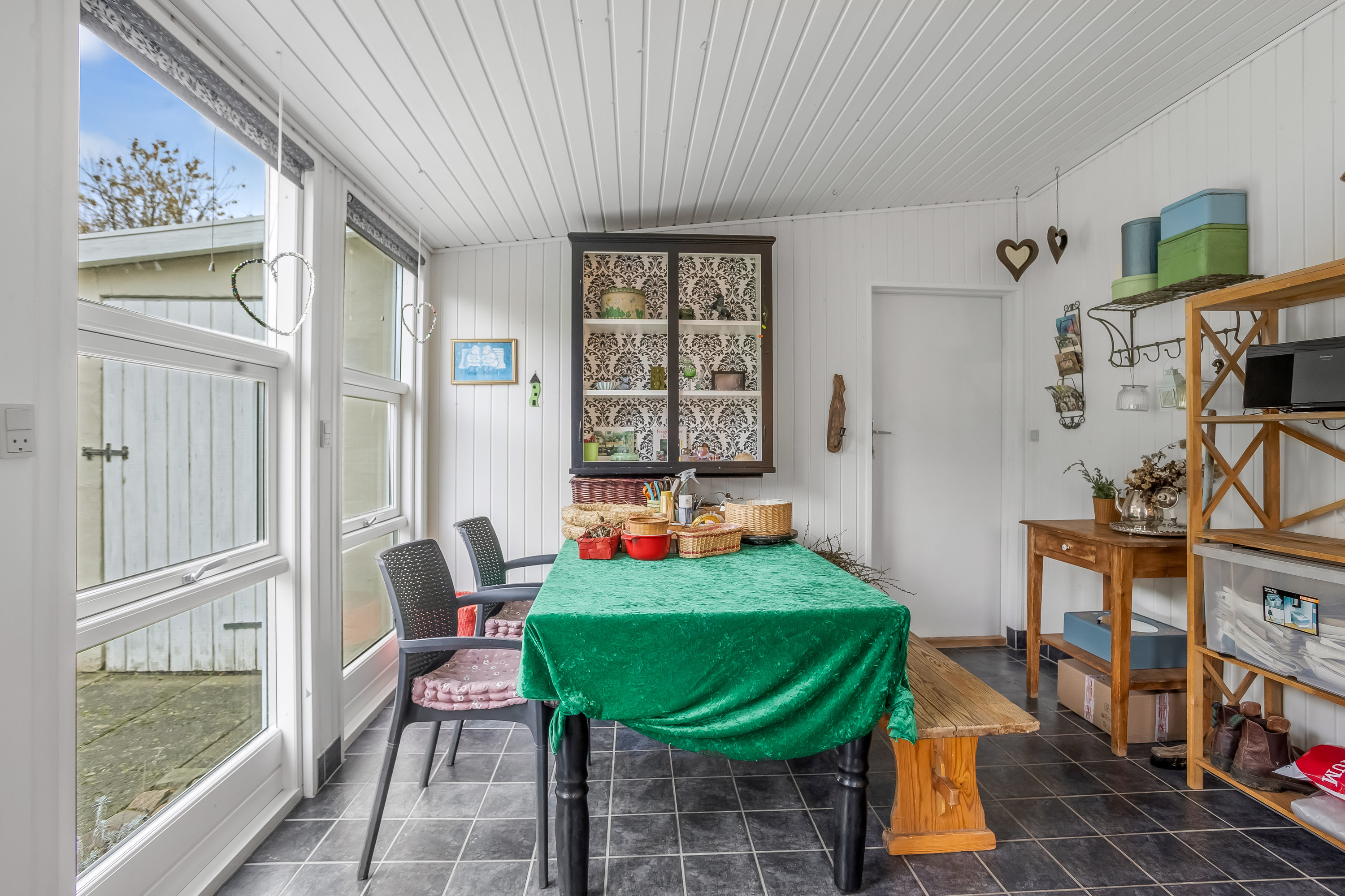 Fremhævet stue billede i fuldskærmstilstand. Billede af Løjtoftevej 89, 4900 Nakskov