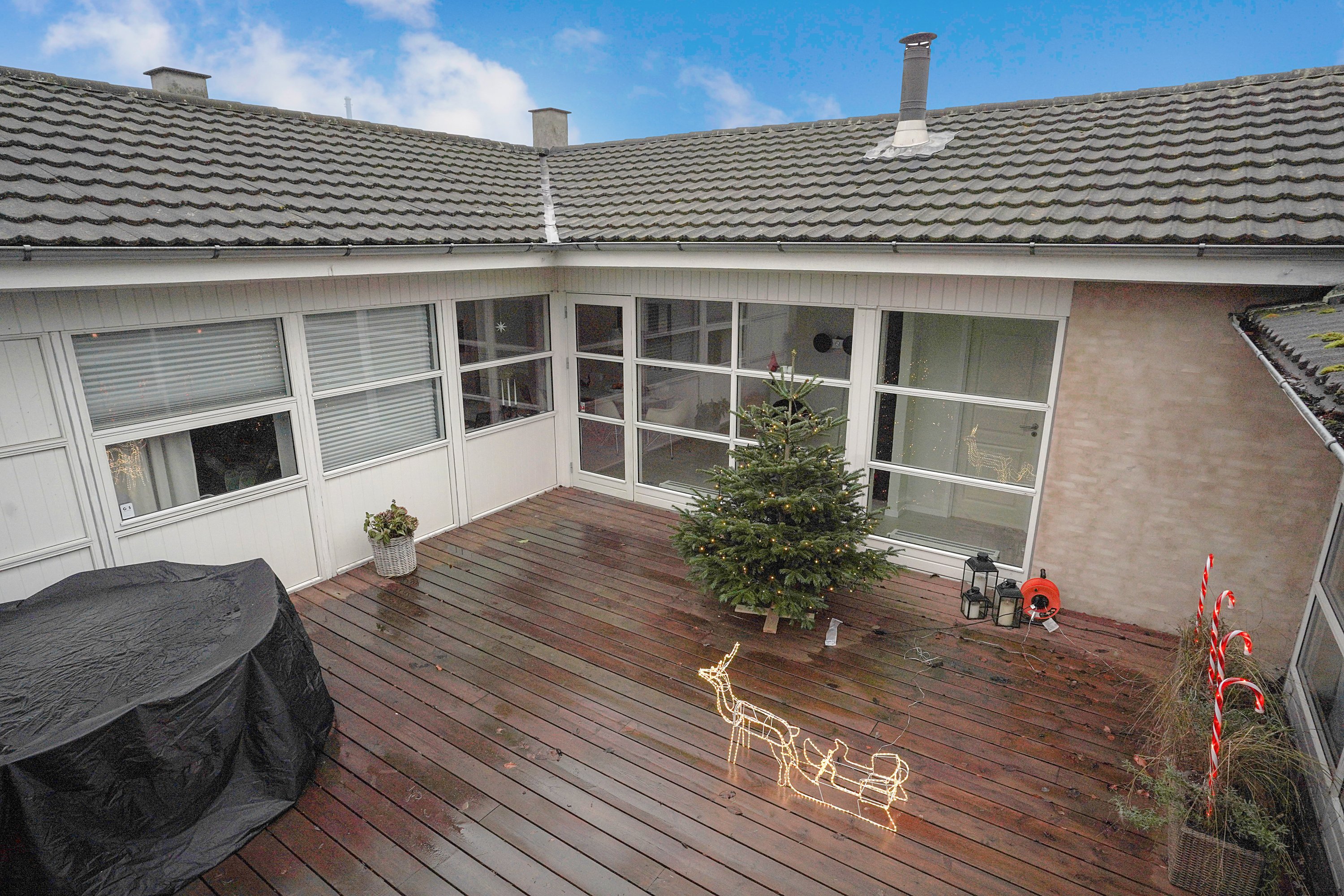 Villa: Terrasse på Rønnebærvej 27, 3400 Hillerød