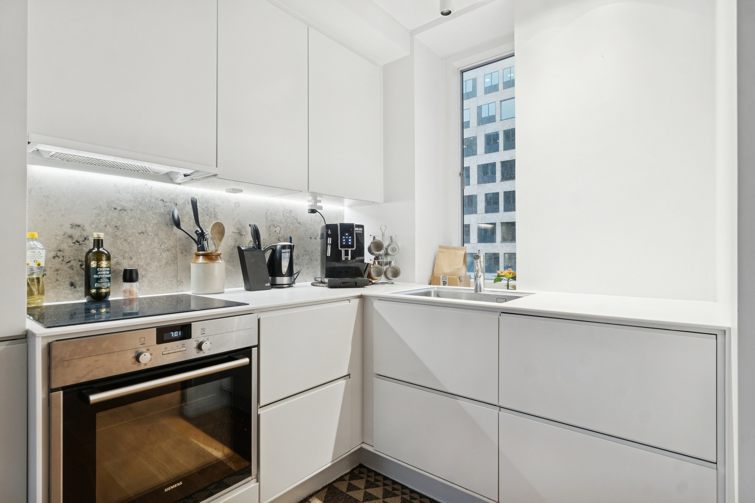 Fremhævet køkken billede i fuldskærmstilstand. Billede af Frederiks Plads 8, 4. 3., 8000 Aarhus C