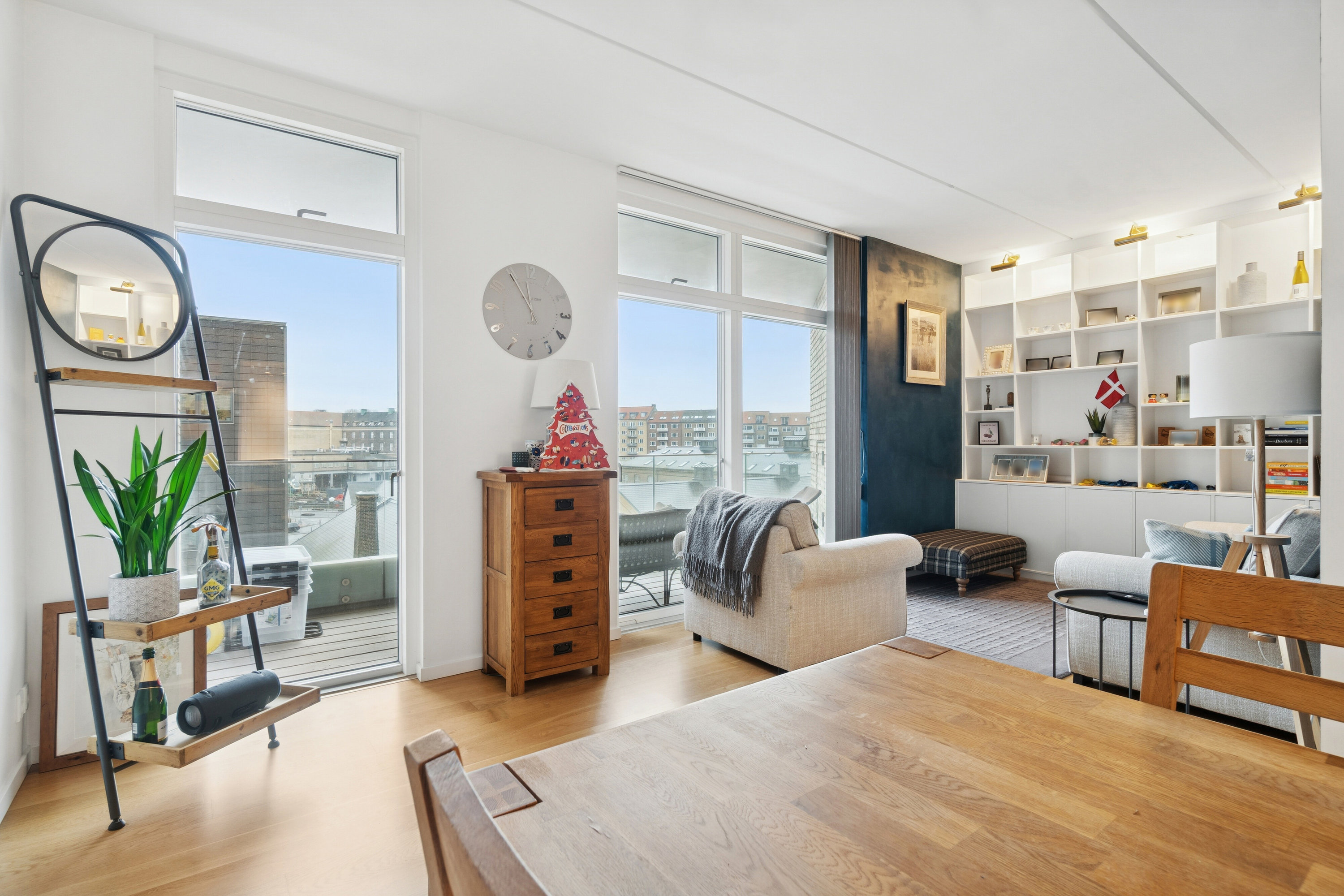 Fremhævet stue billede i fuldskærmstilstand. Billede af Frederiks Plads 8, 4. 3., 8000 Aarhus C