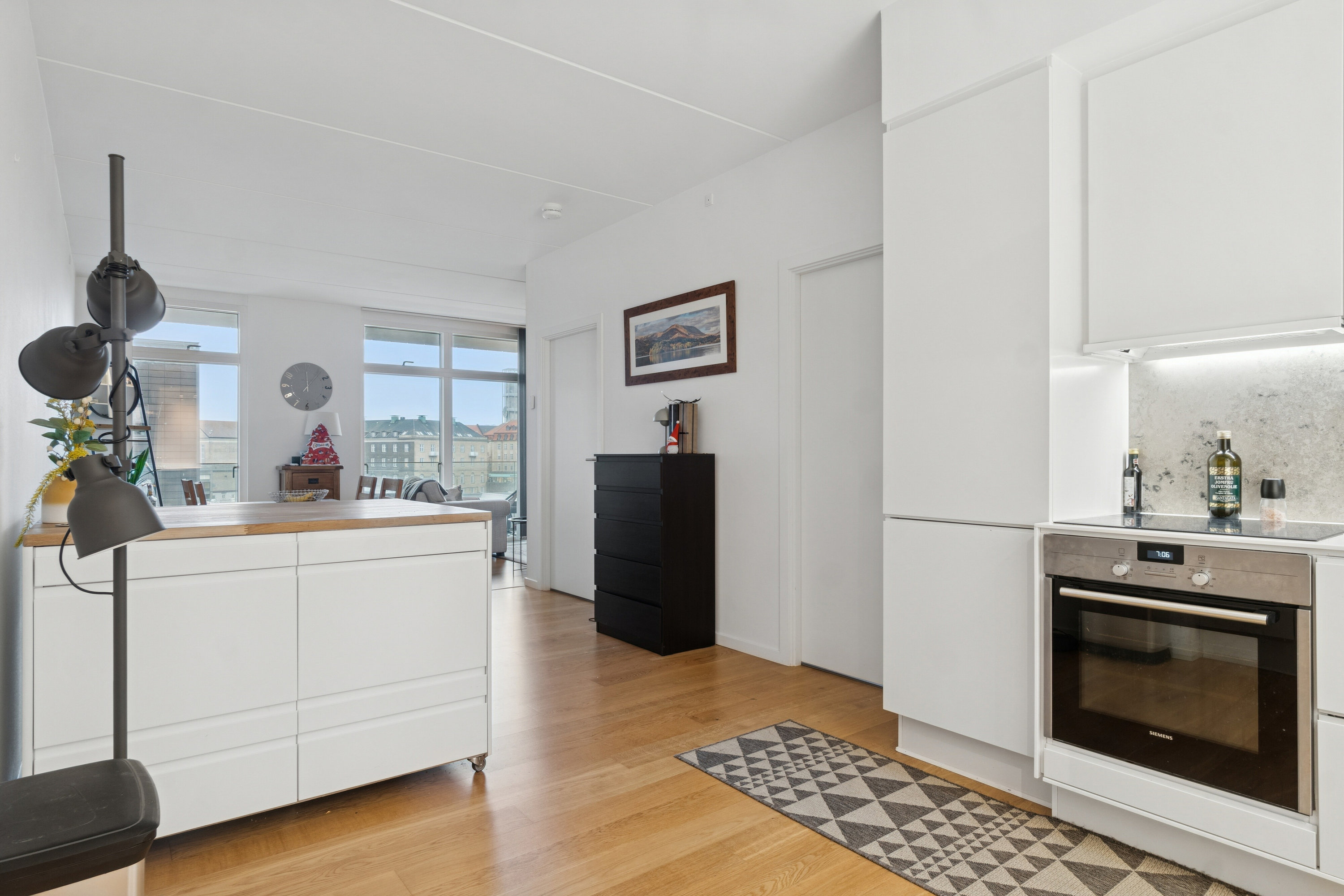 Fremhævet køkken billede i fuldskærmstilstand. Billede af Frederiks Plads 8, 4. 3., 8000 Aarhus C