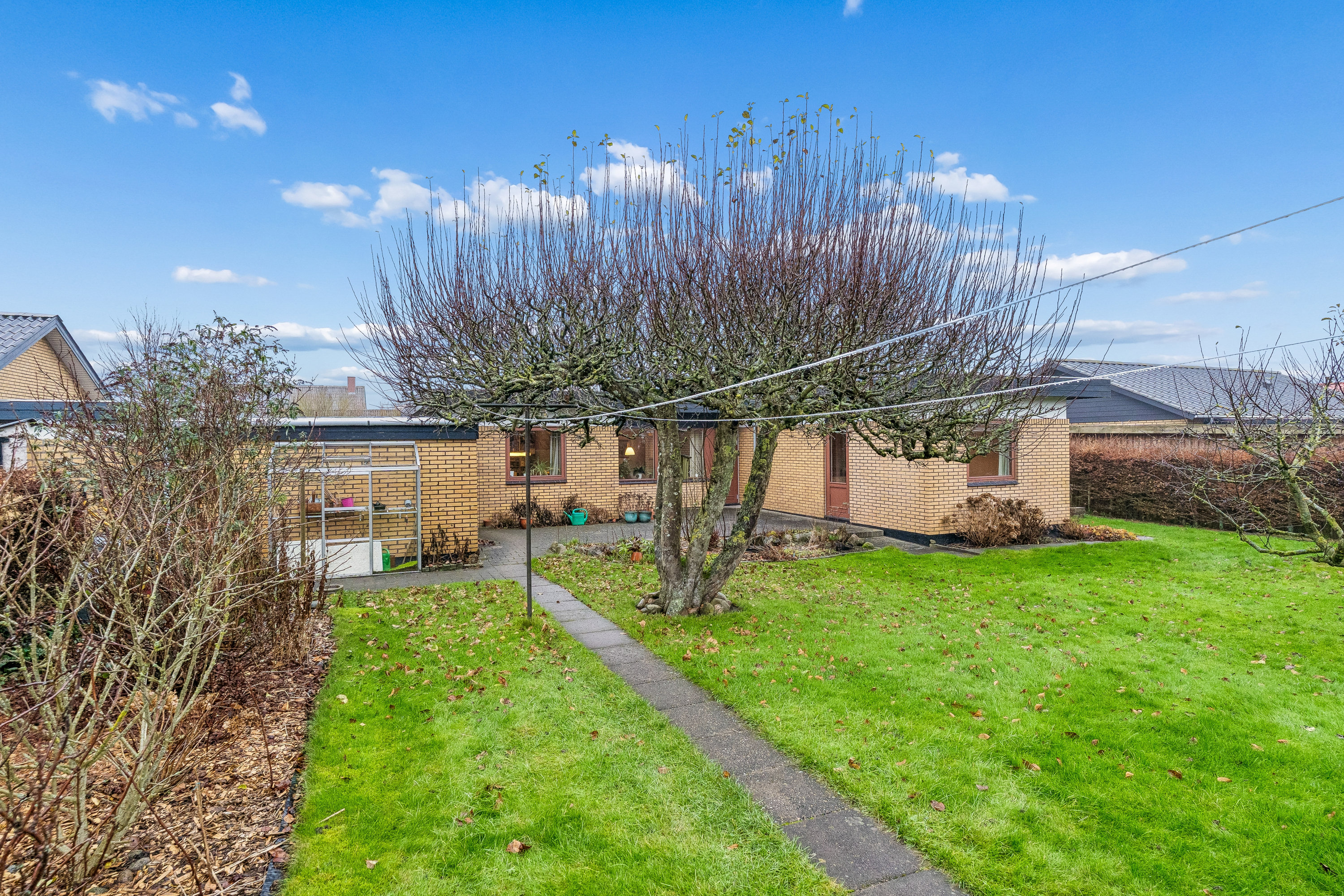 Fremhævet have billede i fuldskærmstilstand. Billede af Præstegårdsvej 14, 8722 Hedensted