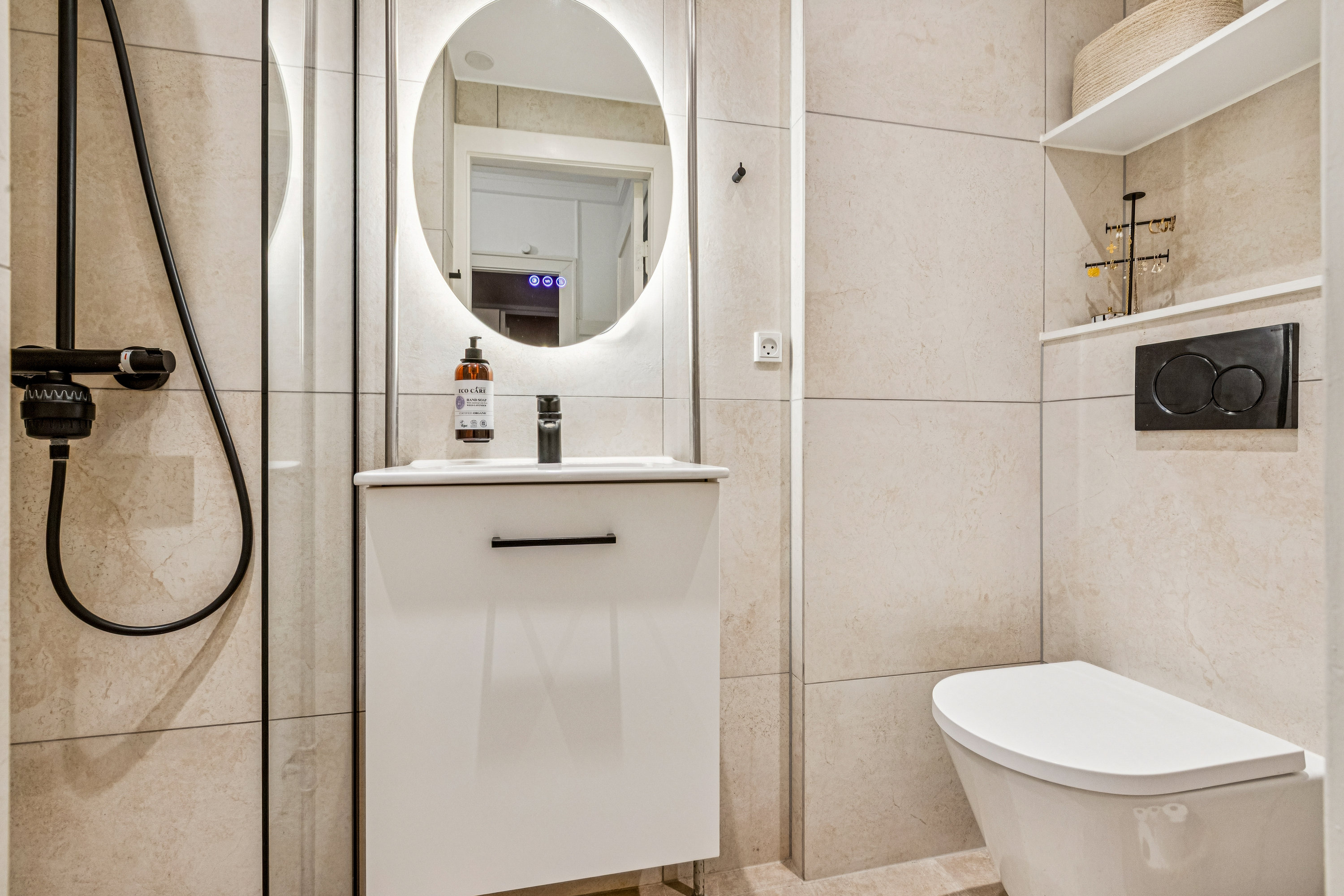 Fremhævet badeværelse billede i fuldskærmstilstand. Billede af Frankrigsgade 31, 3. th., 2300 København S