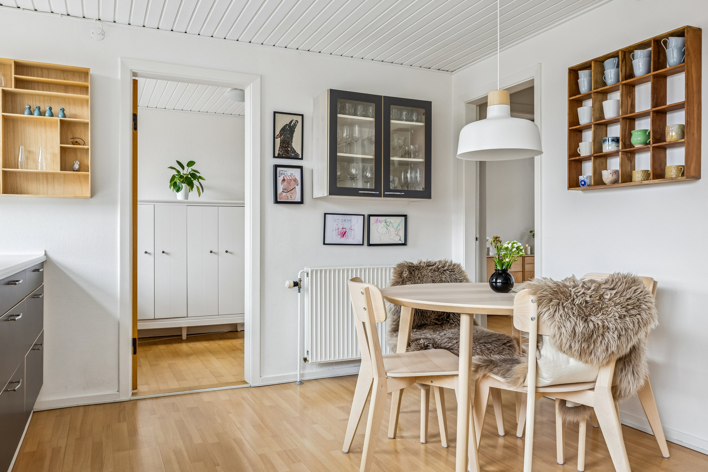 Fremhævet stue billede i fuldskærmstilstand. Billede af Hjejlebakken 96, Snestrup, 5210 Odense NV