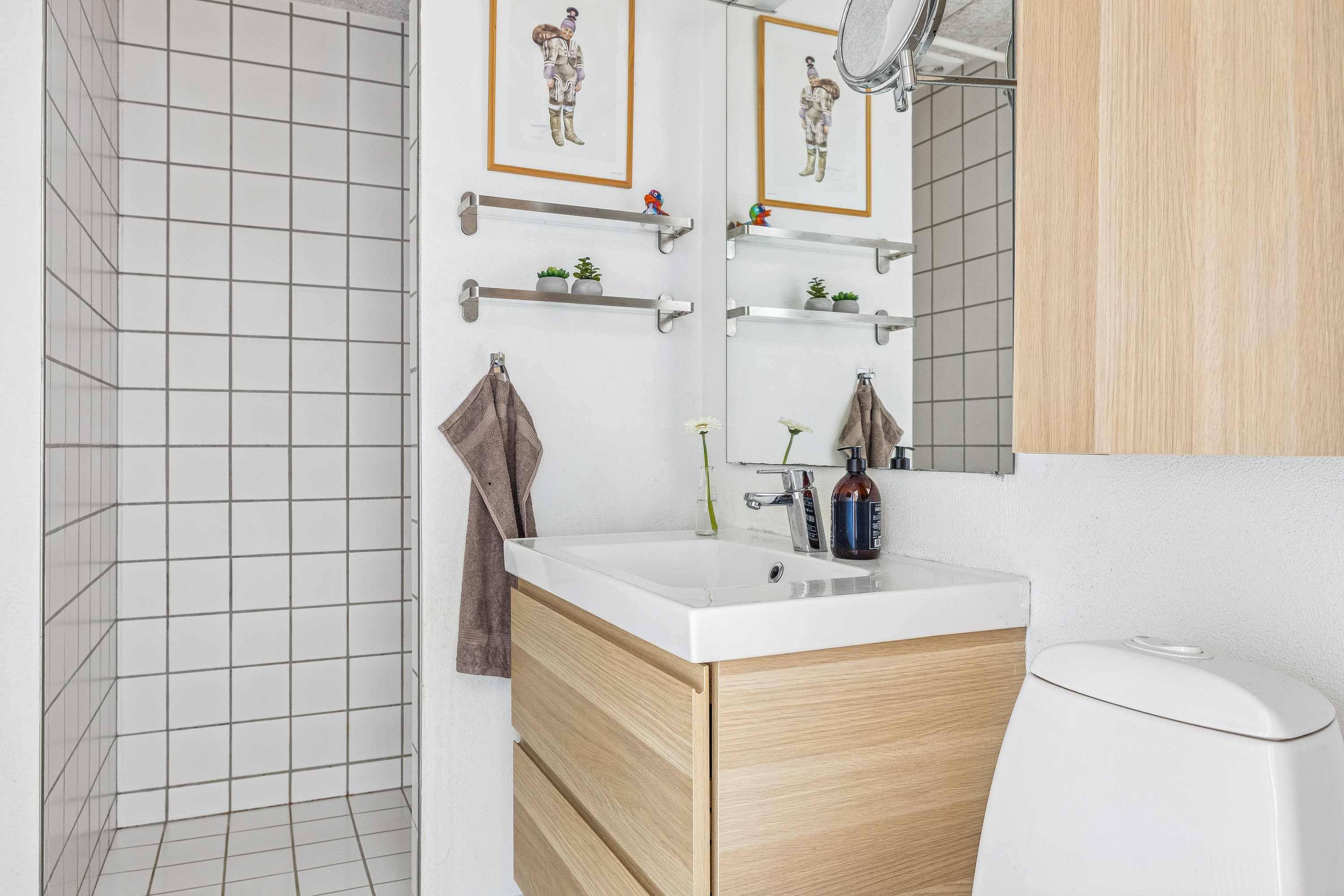 Fremhævet badeværelse billede i fuldskærmstilstand. Billede af Hjejlebakken 96, Snestrup, 5210 Odense NV