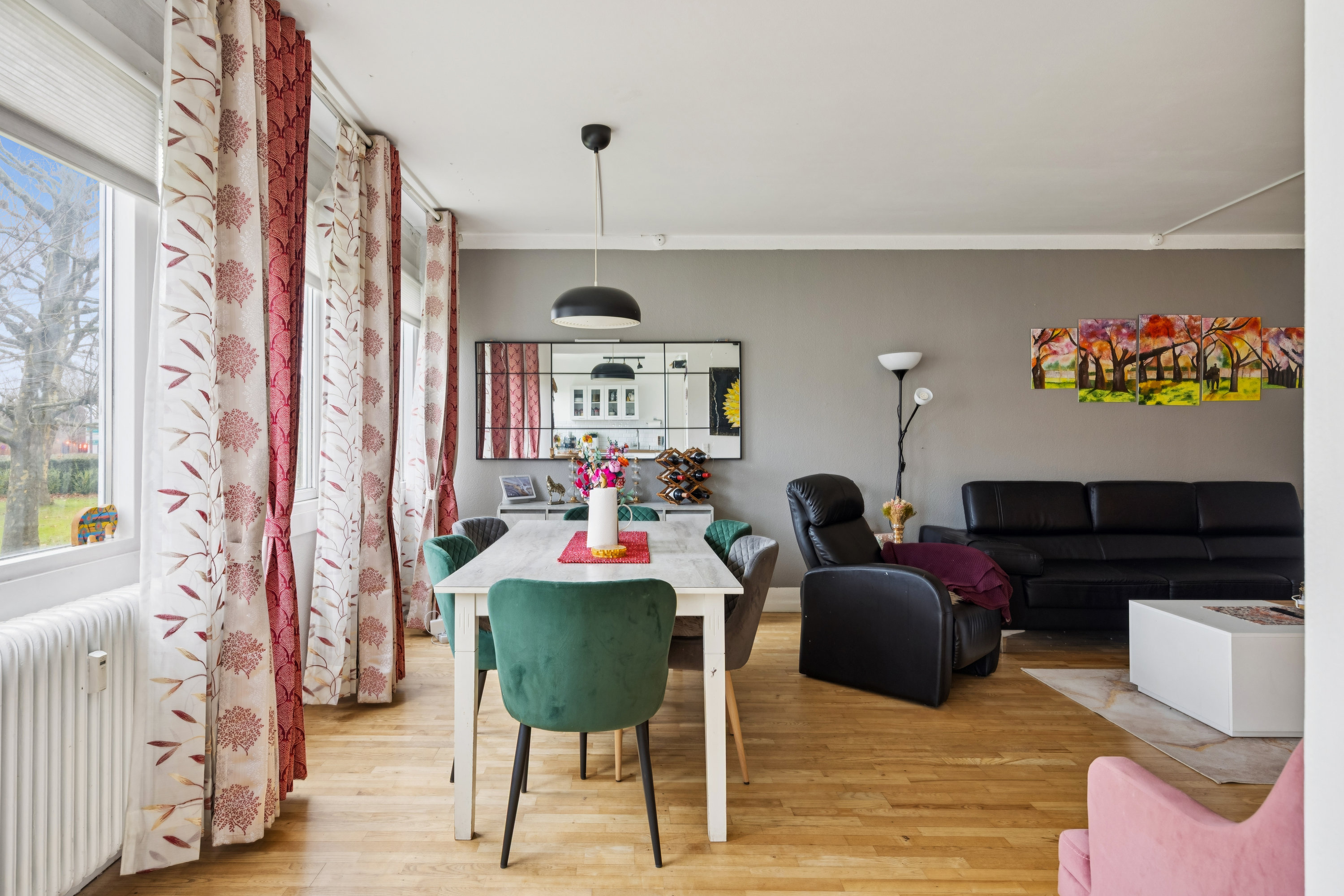 Fremhævet stue billede i fuldskærmstilstand. Billede af Jægersborg Alle 245, st.. th., 2820 Gentofte