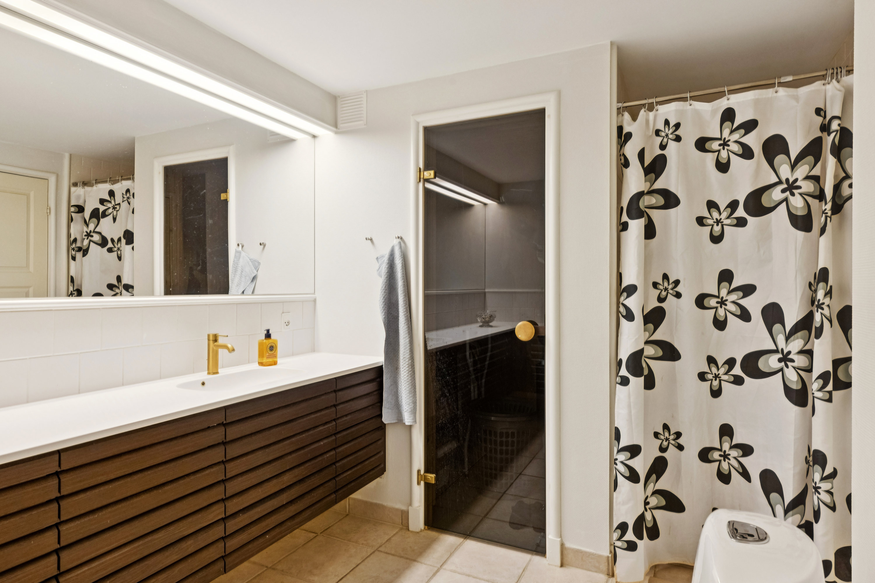 Fremhævet badeværelse billede i fuldskærmstilstand. Billede af Østersøvej 8, st.. th., 6300 Gråsten