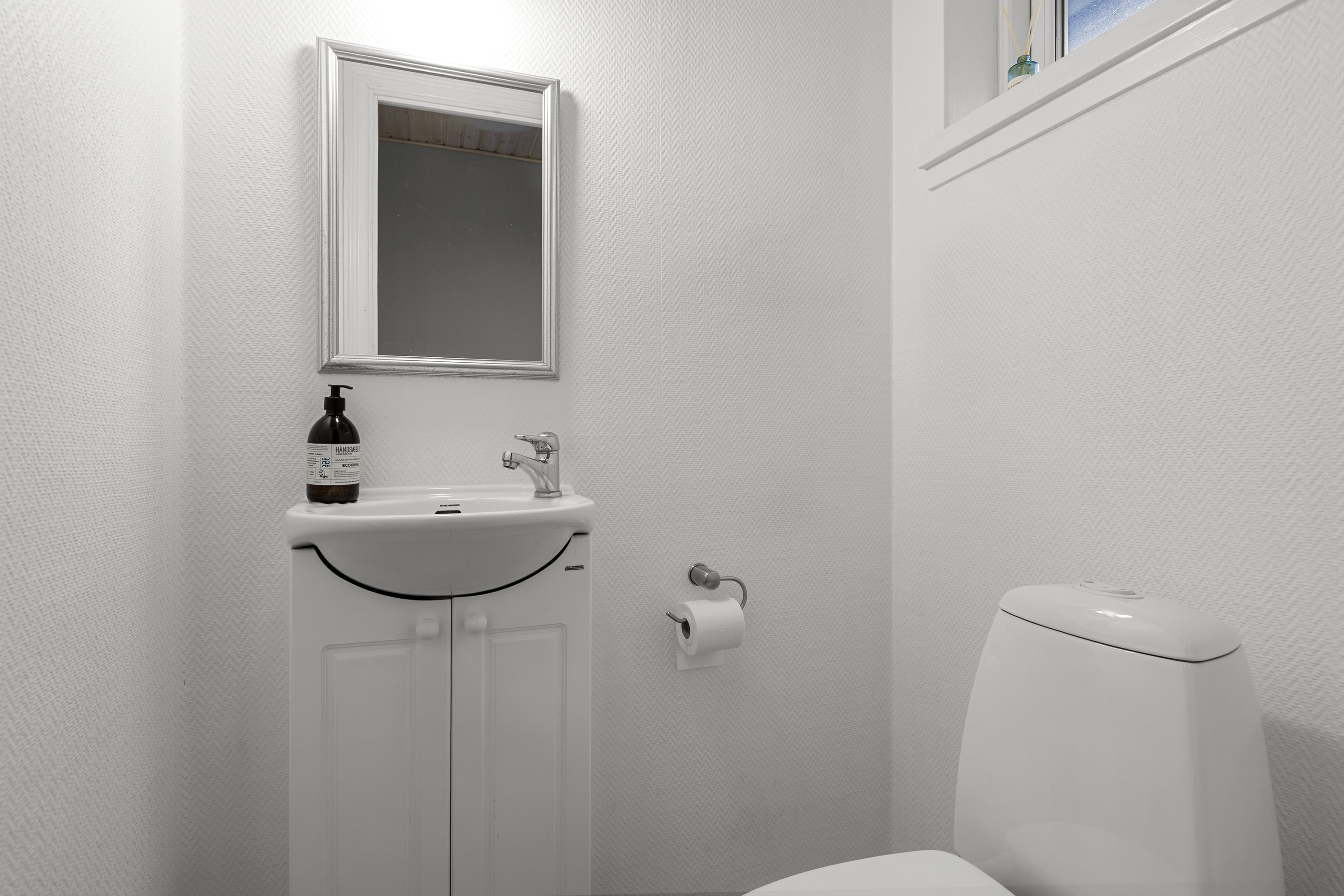 Fremhævet toilet billede i fuldskærmstilstand. Billede af Tjørnevænget 63, Sydbyen, 4220 Korsør