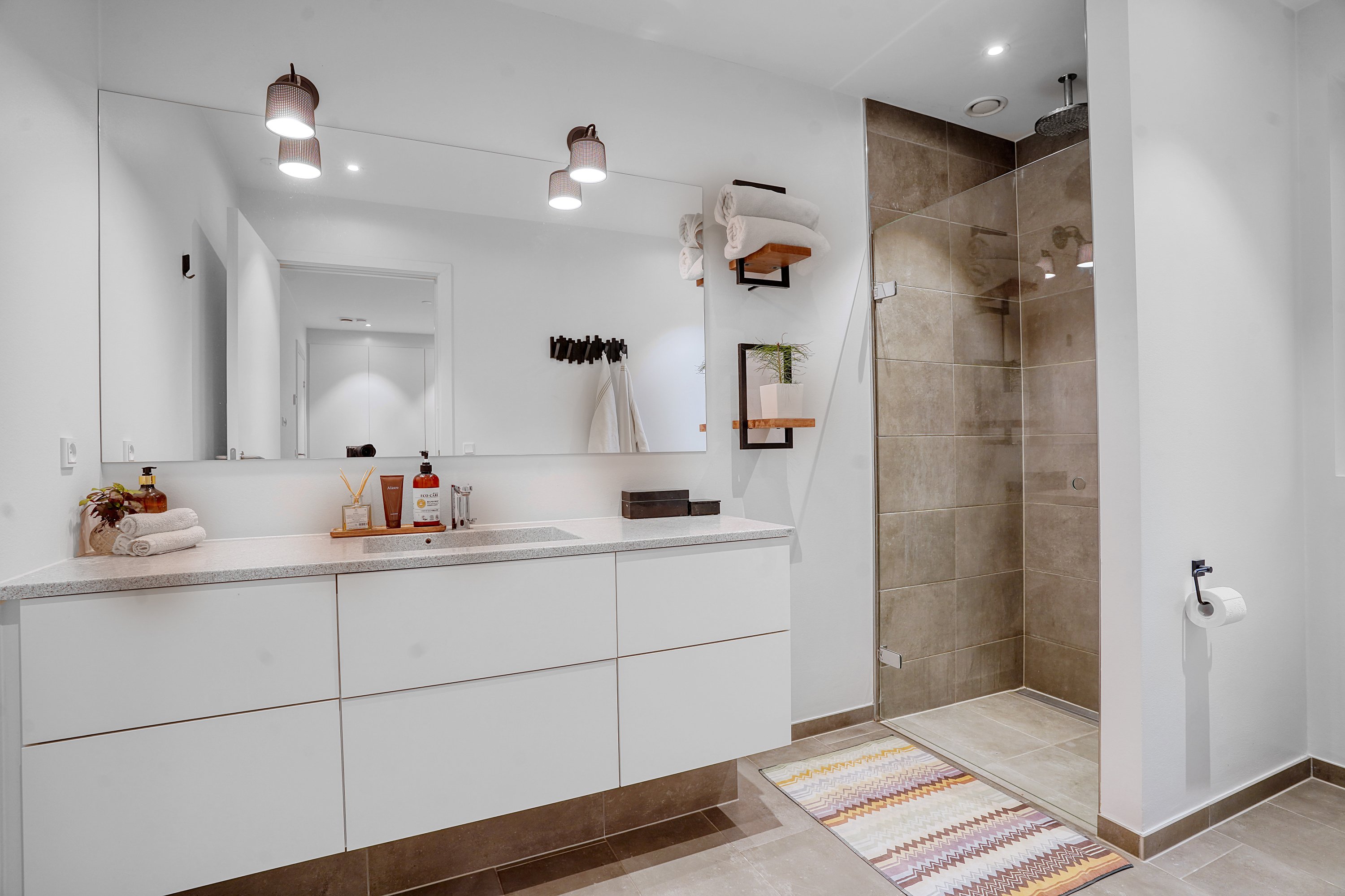 Fremhævet badeværelse billede i fuldskærmstilstand. Billede af Ellevej 6, 3400 Hillerød