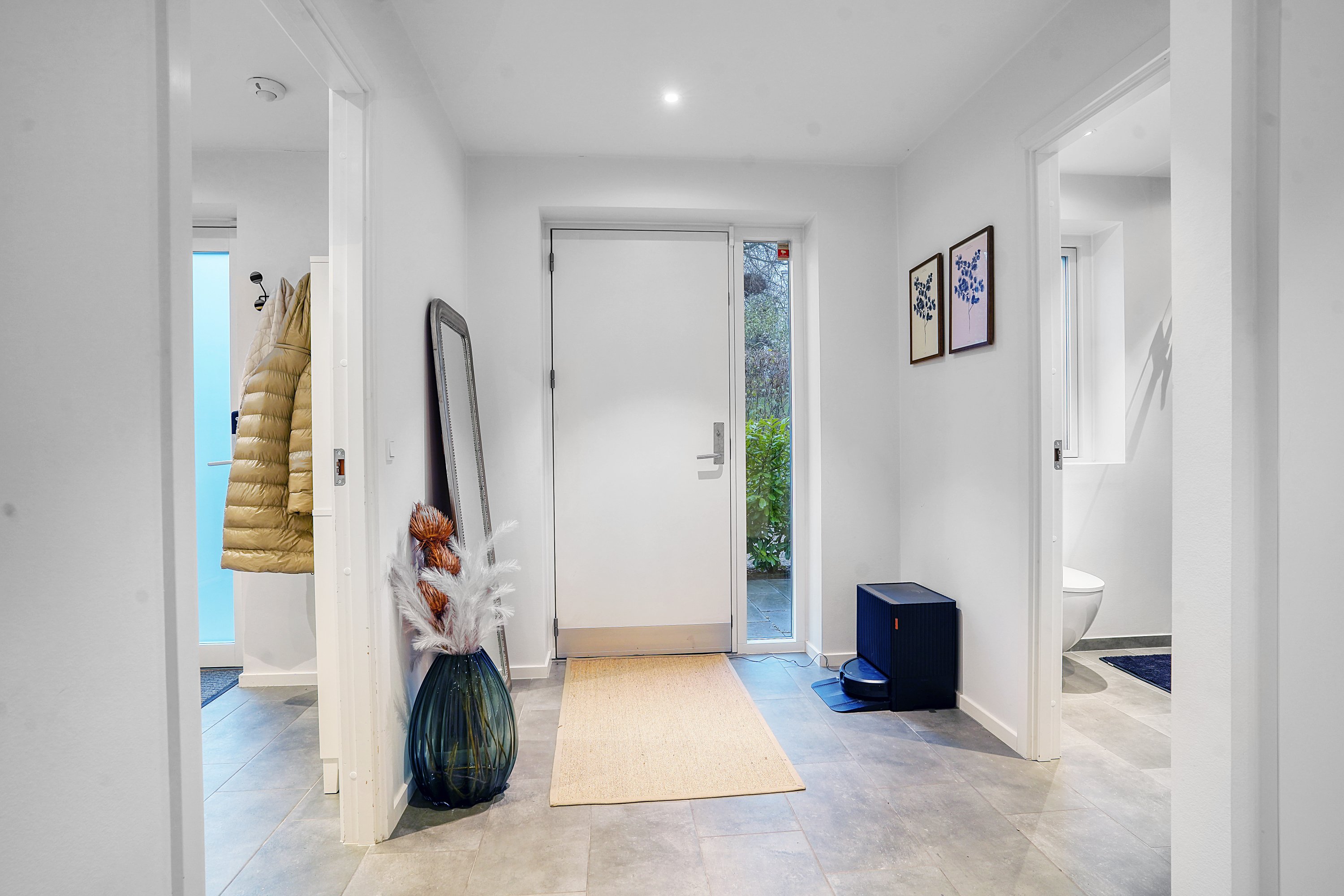 Fremhævet entré billede i fuldskærmstilstand. Billede af Ellevej 6, 3400 Hillerød