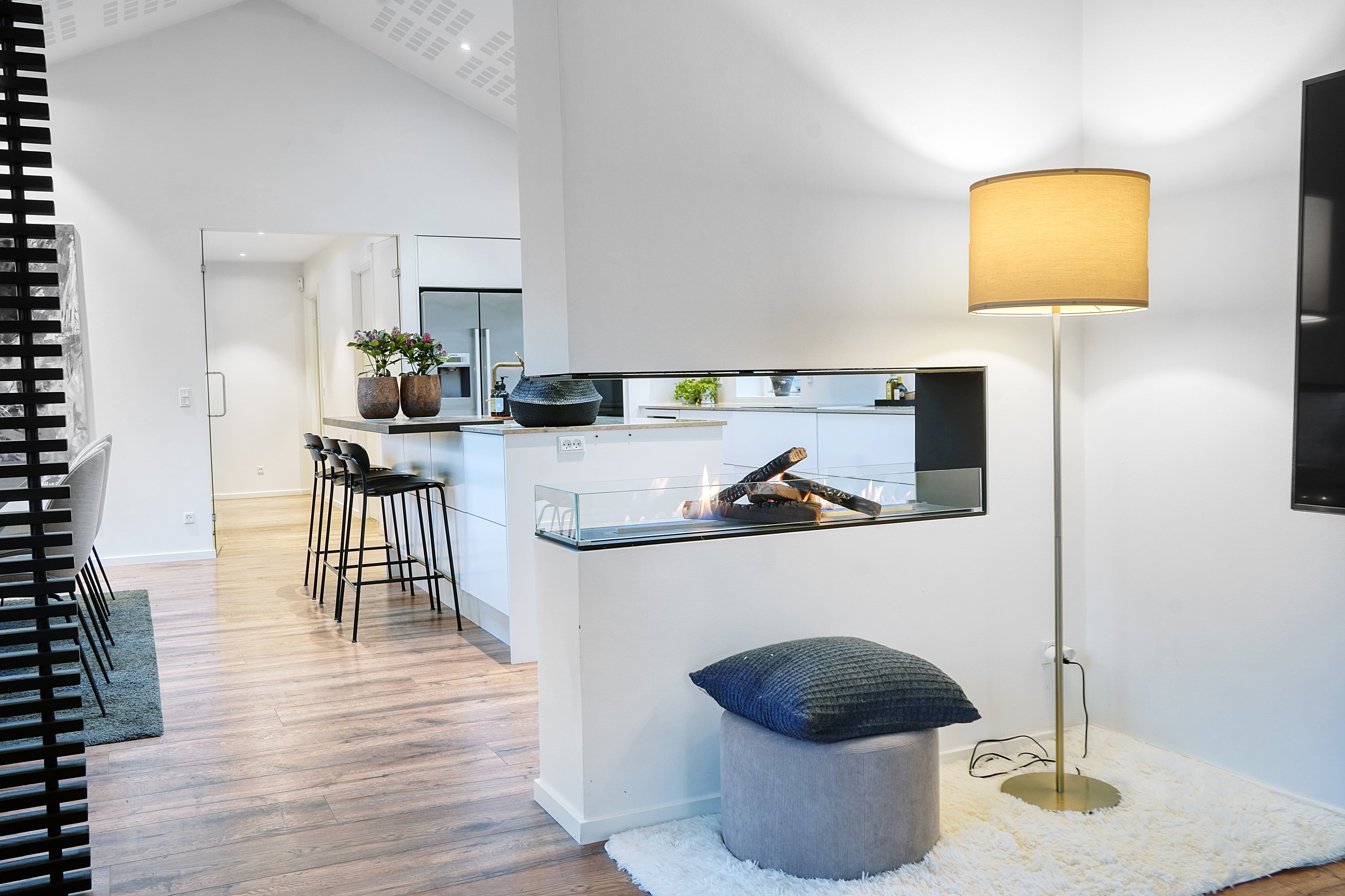 Fremhævet stue billede i fuldskærmstilstand. Billede af Ellevej 6, 3400 Hillerød