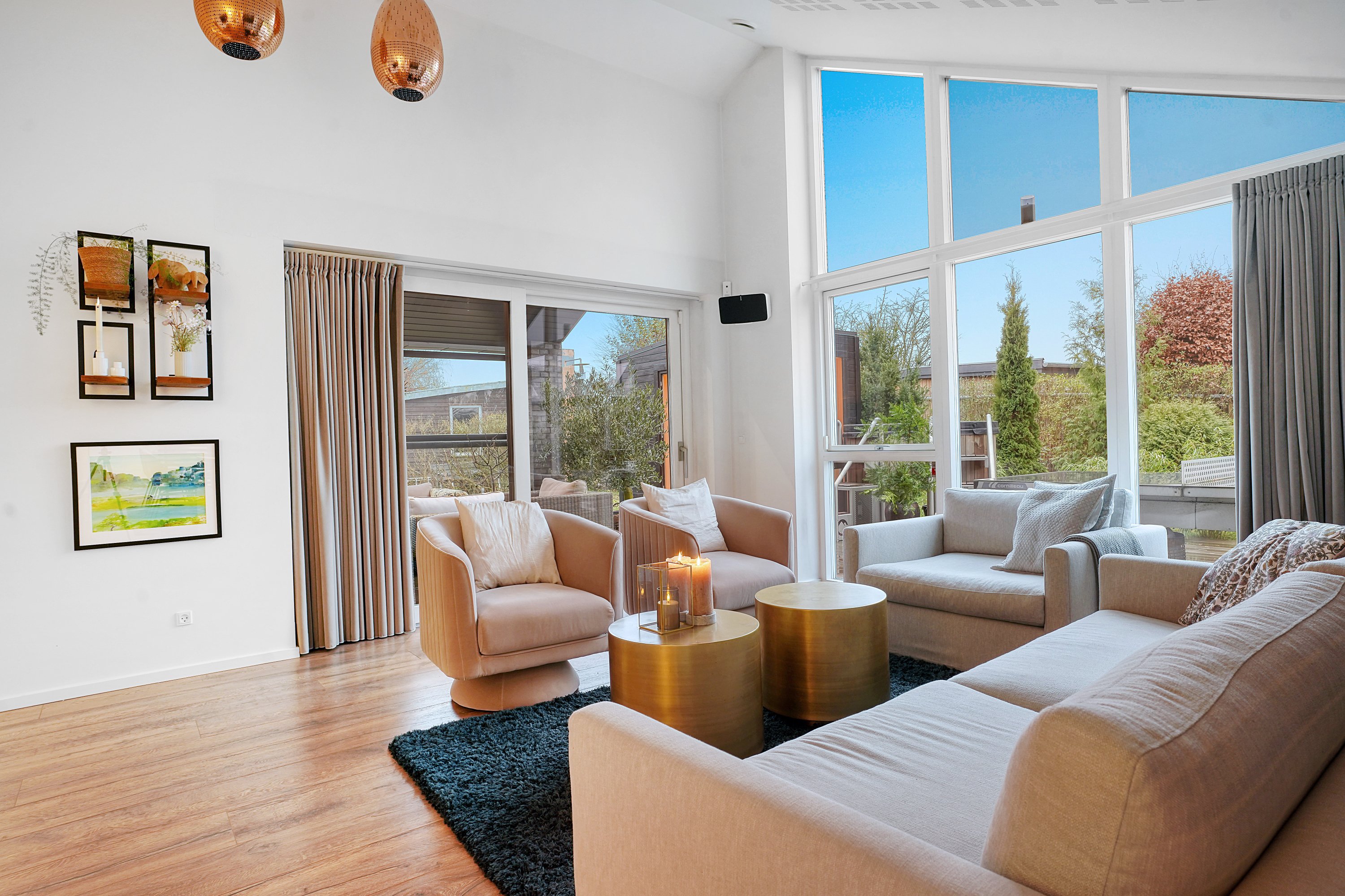 Fremhævet stue billede i fuldskærmstilstand. Billede af Ellevej 6, 3400 Hillerød