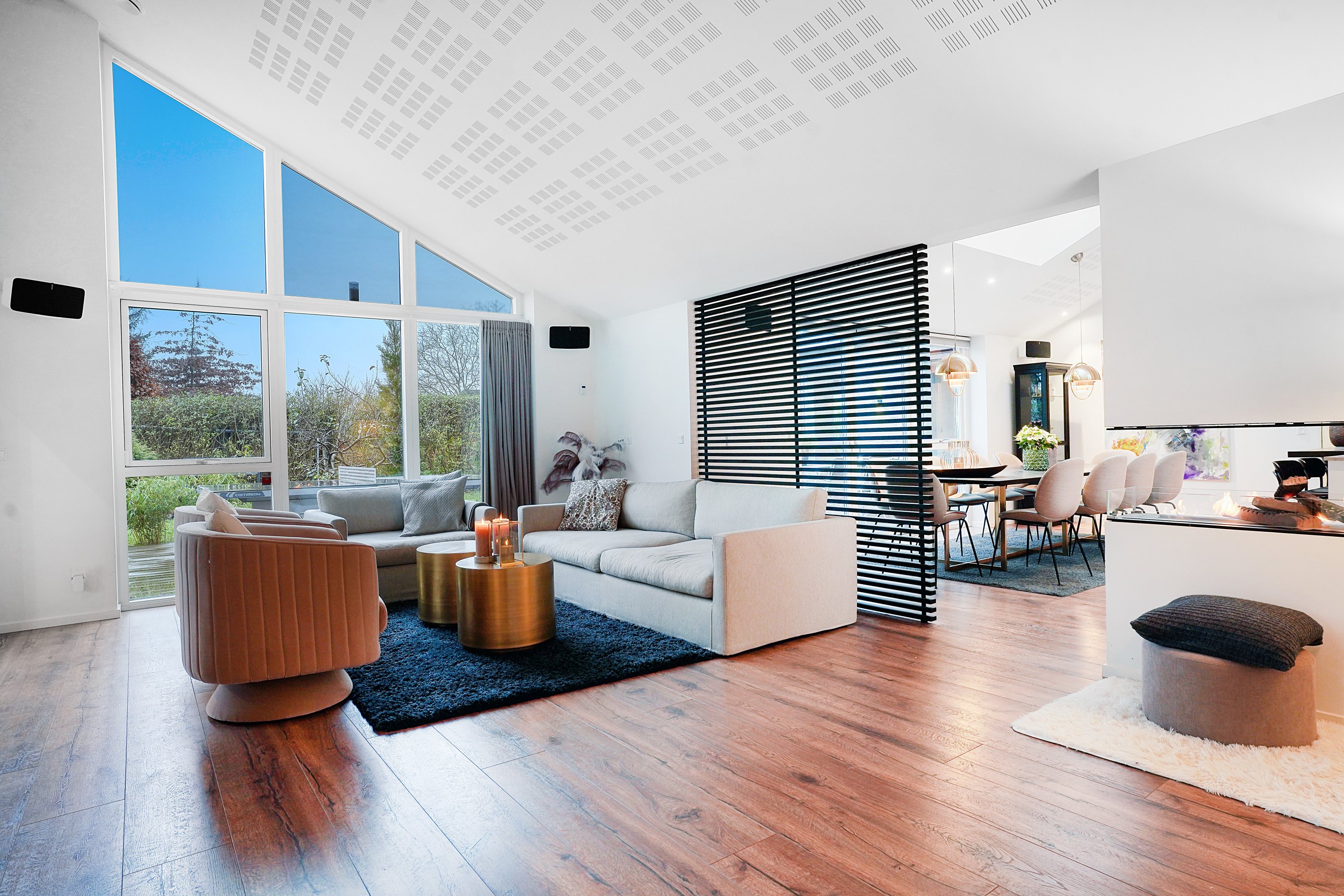 Fremhævet stue billede i fuldskærmstilstand. Billede af Ellevej 6, 3400 Hillerød