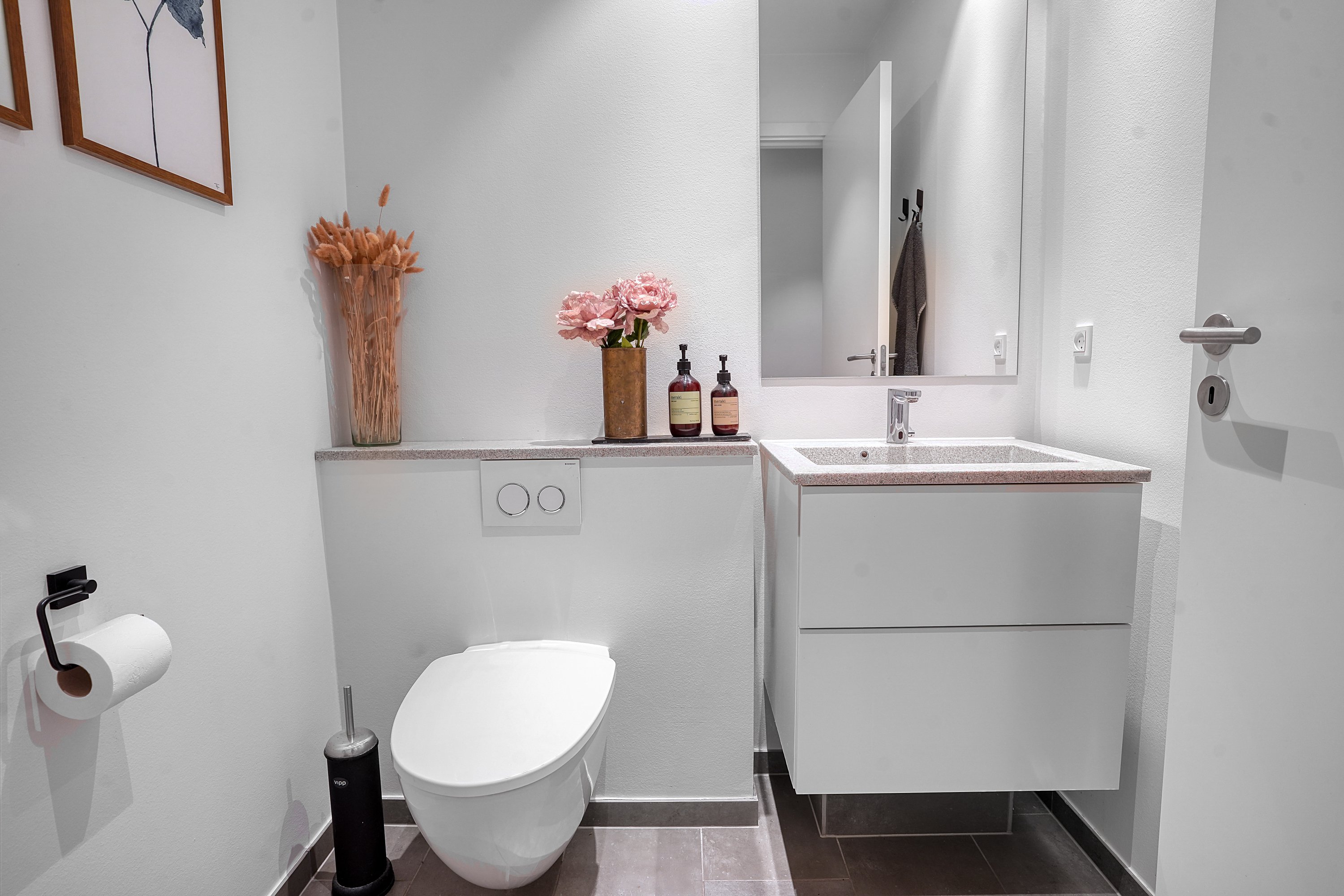 Fremhævet wc billede i fuldskærmstilstand. Billede af Ellevej 6, 3400 Hillerød