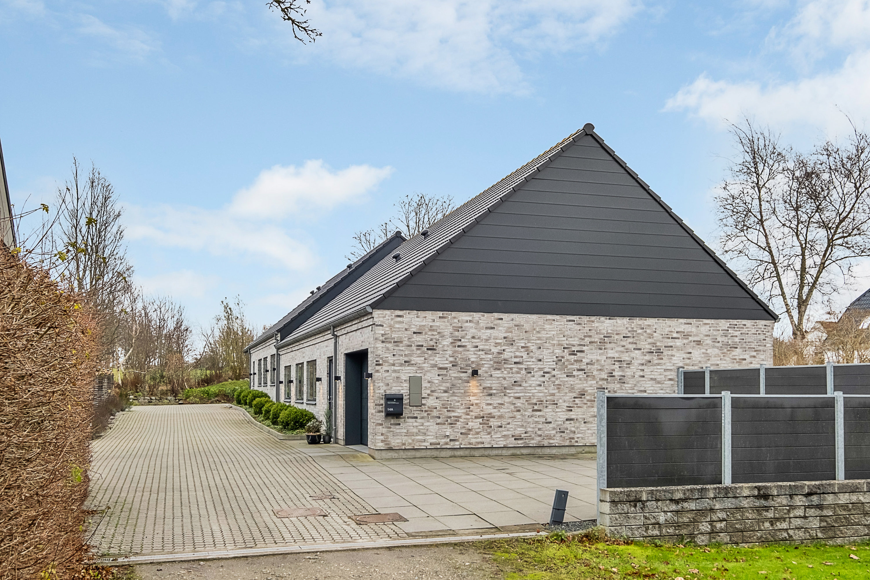 Fremhævet facade billede i fuldskærmstilstand. Billede af Elsted Kirkevej 14A, 8520 Lystrup