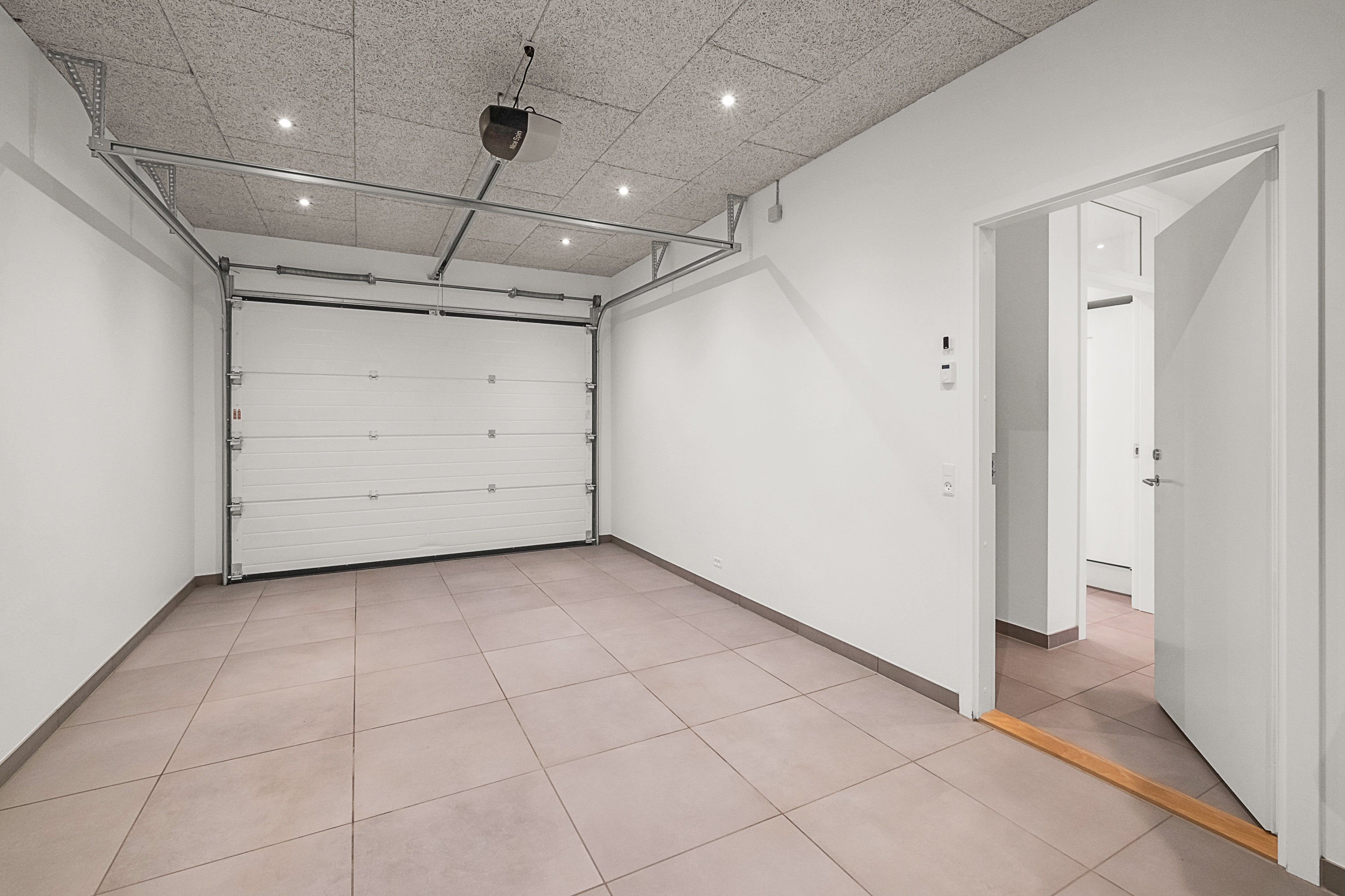 Fremhævet garage billede i fuldskærmstilstand. Billede af Elsted Kirkevej 14A, 8520 Lystrup