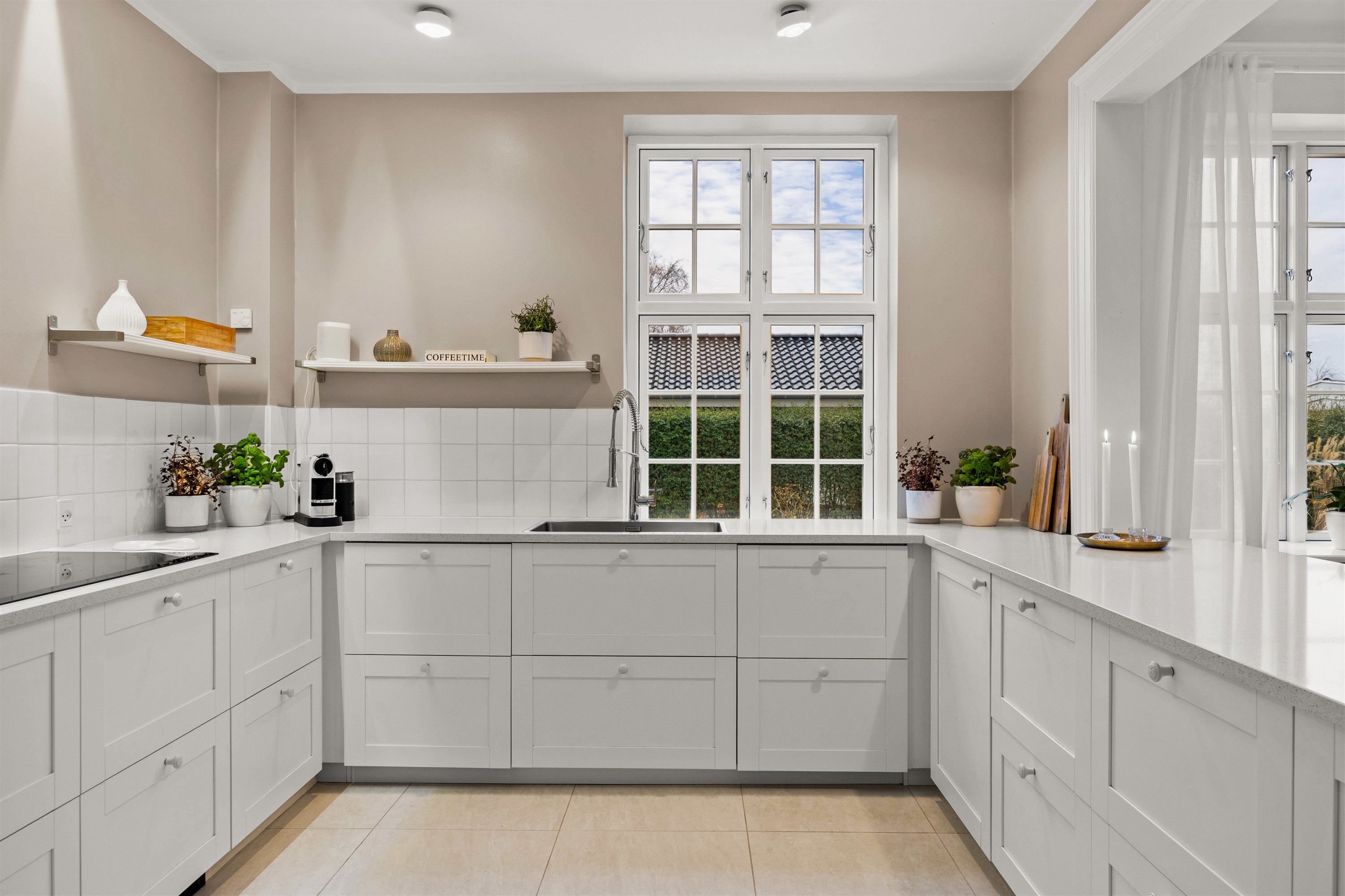 Fremhævet køkken billede i fuldskærmstilstand. Billede af Højvænget 5, 3000 Helsingør