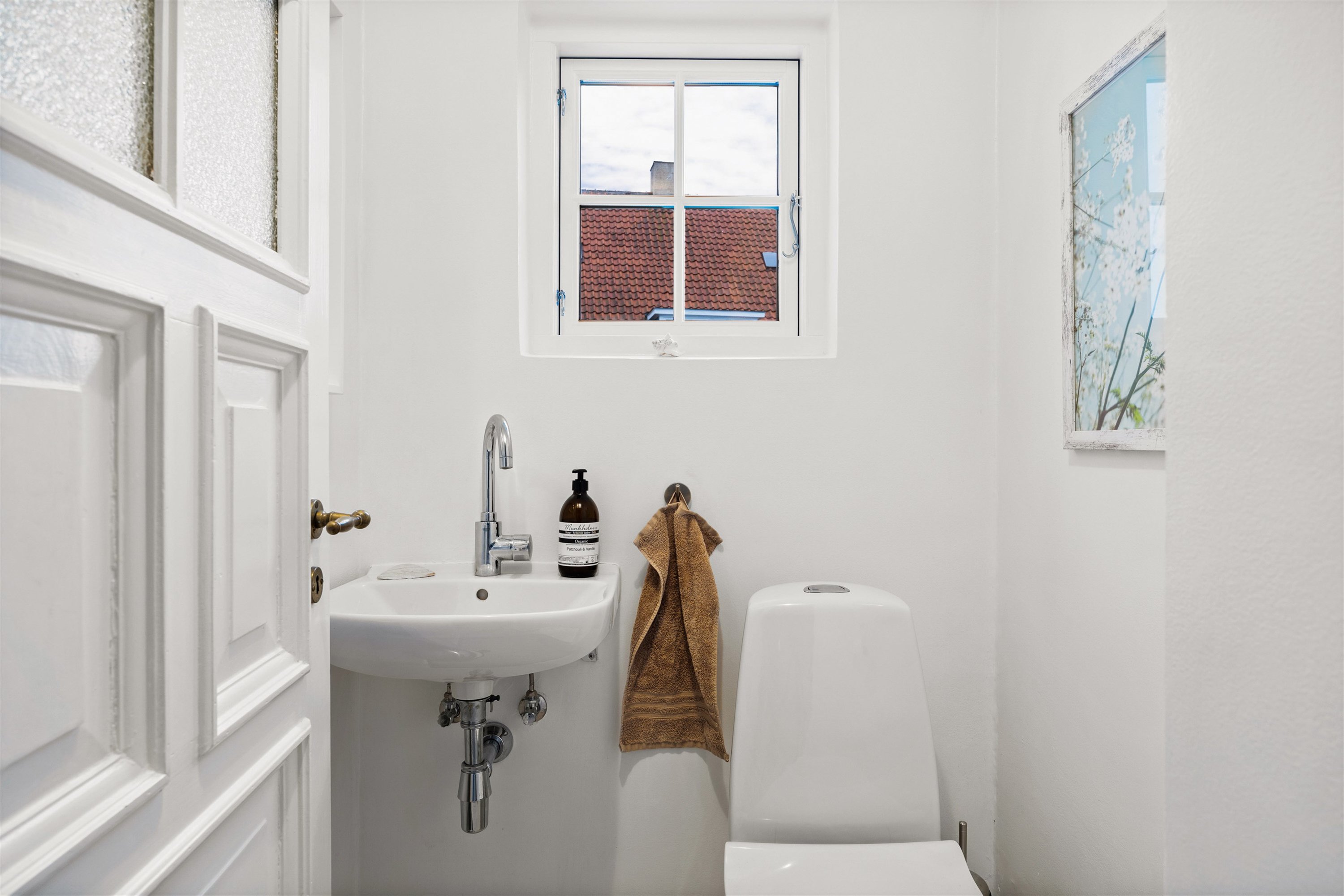 Fremhævet toilet billede i fuldskærmstilstand. Billede af Højvænget 5, 3000 Helsingør