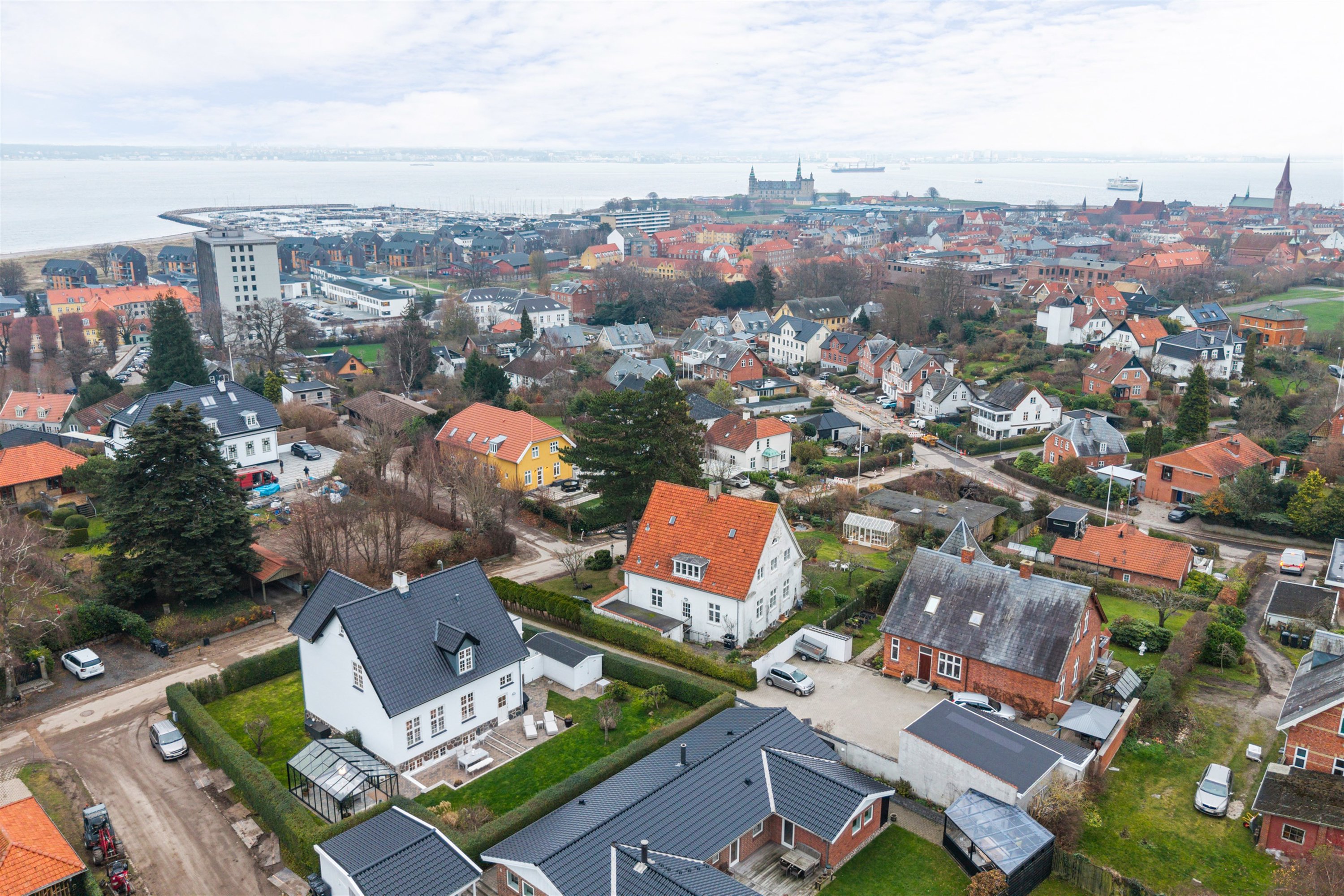 Fremhævet luftfoto billede i fuldskærmstilstand. Billede af Højvænget 5, 3000 Helsingør