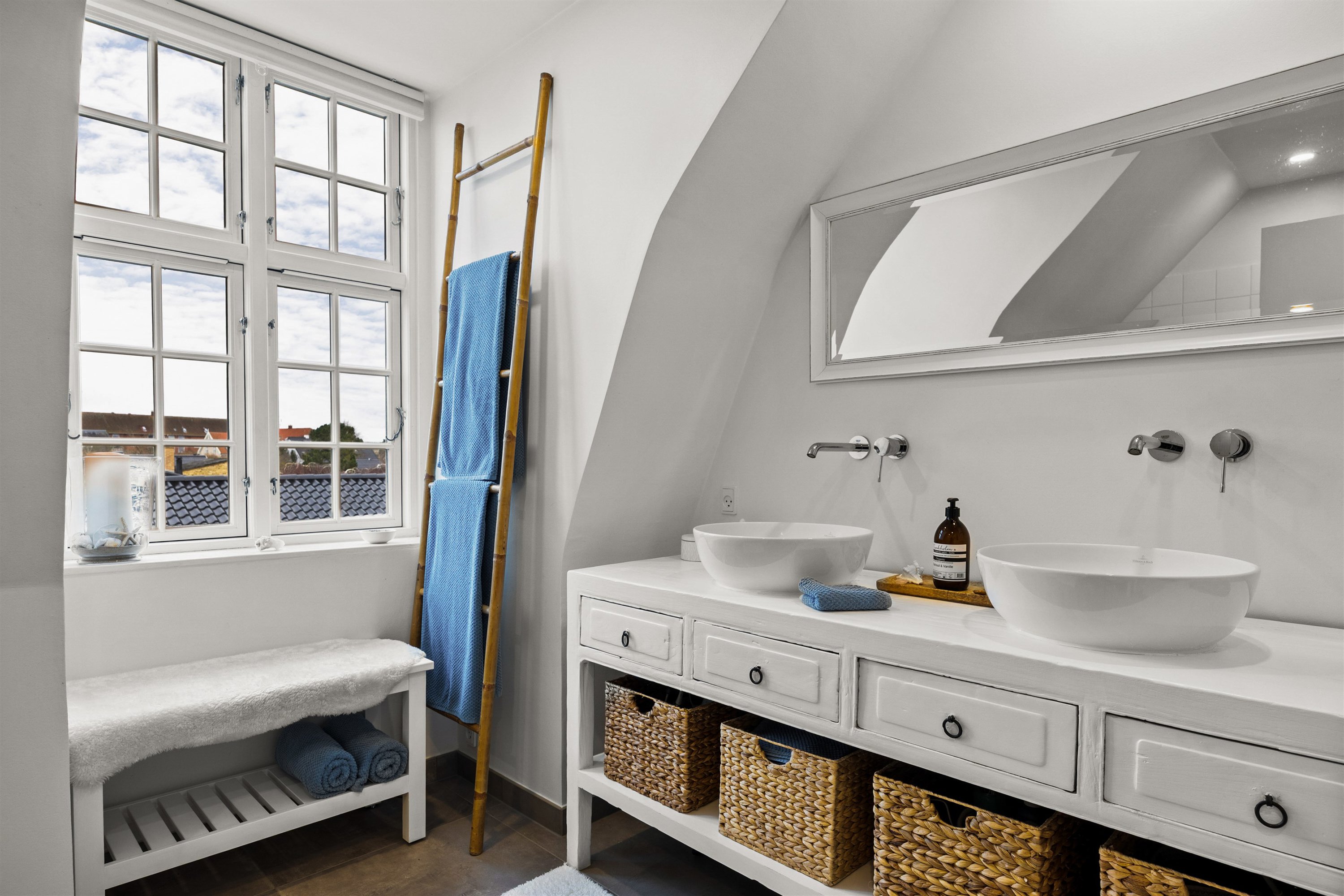 Fremhævet andet billede i fuldskærmstilstand. Billede af Højvænget 5, 3000 Helsingør