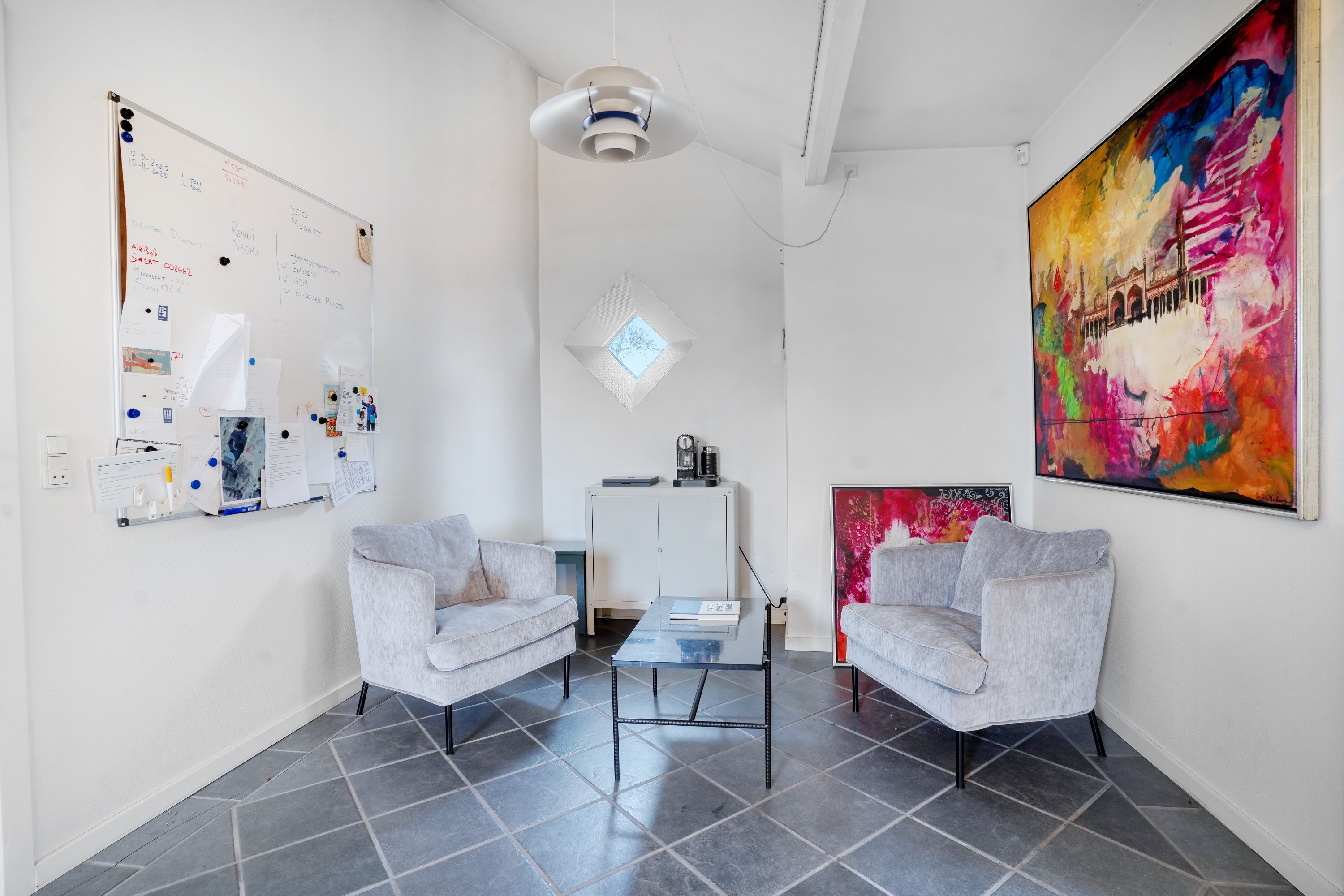 Fremhævet stue billede i fuldskærmstilstand. Billede af Løvdalsvej 4, 3000 Helsingør