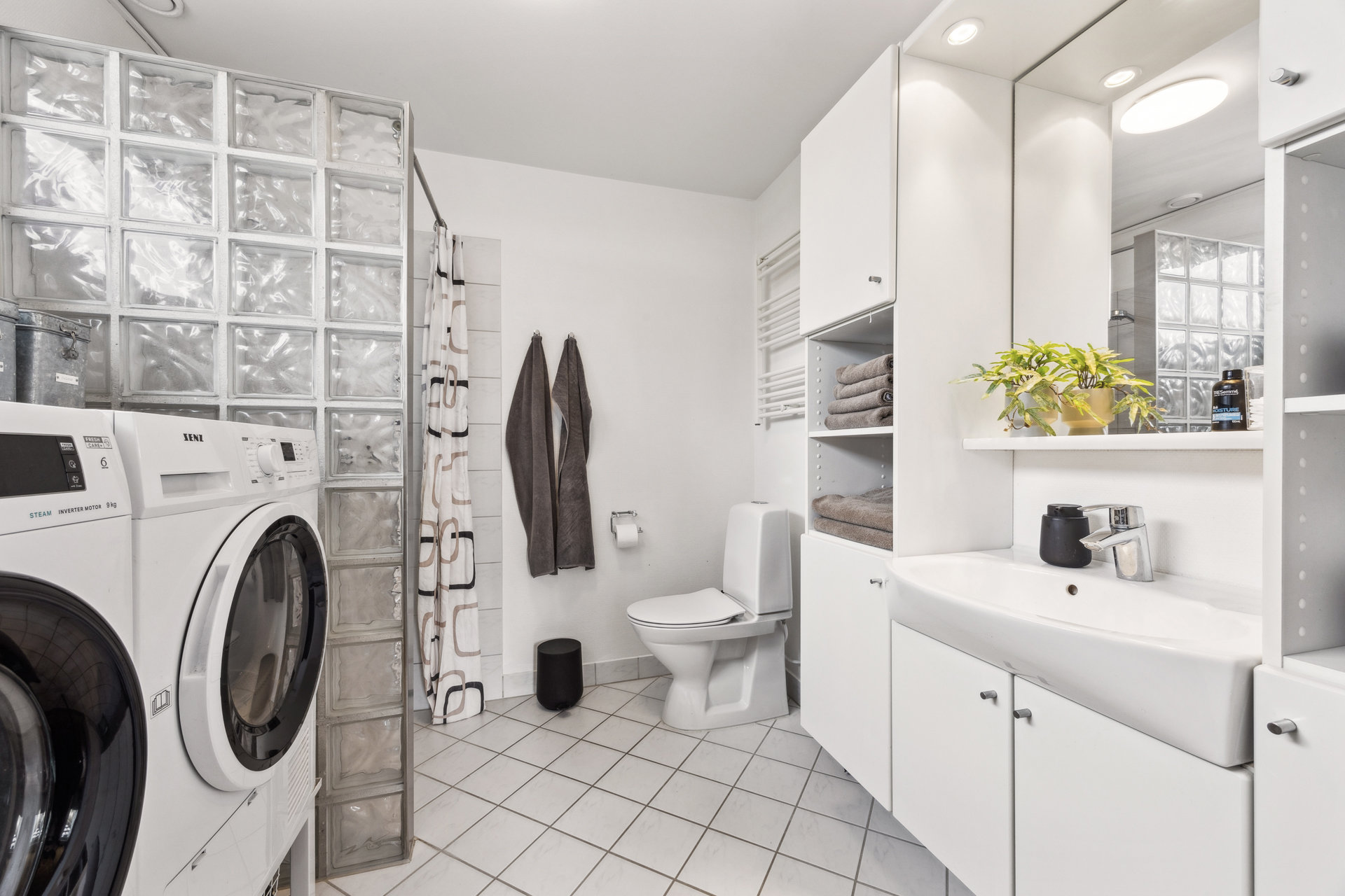 Fremhævet  billede i fuldskærmstilstand. Billede af Humlebækvej 2, 4600 Køge