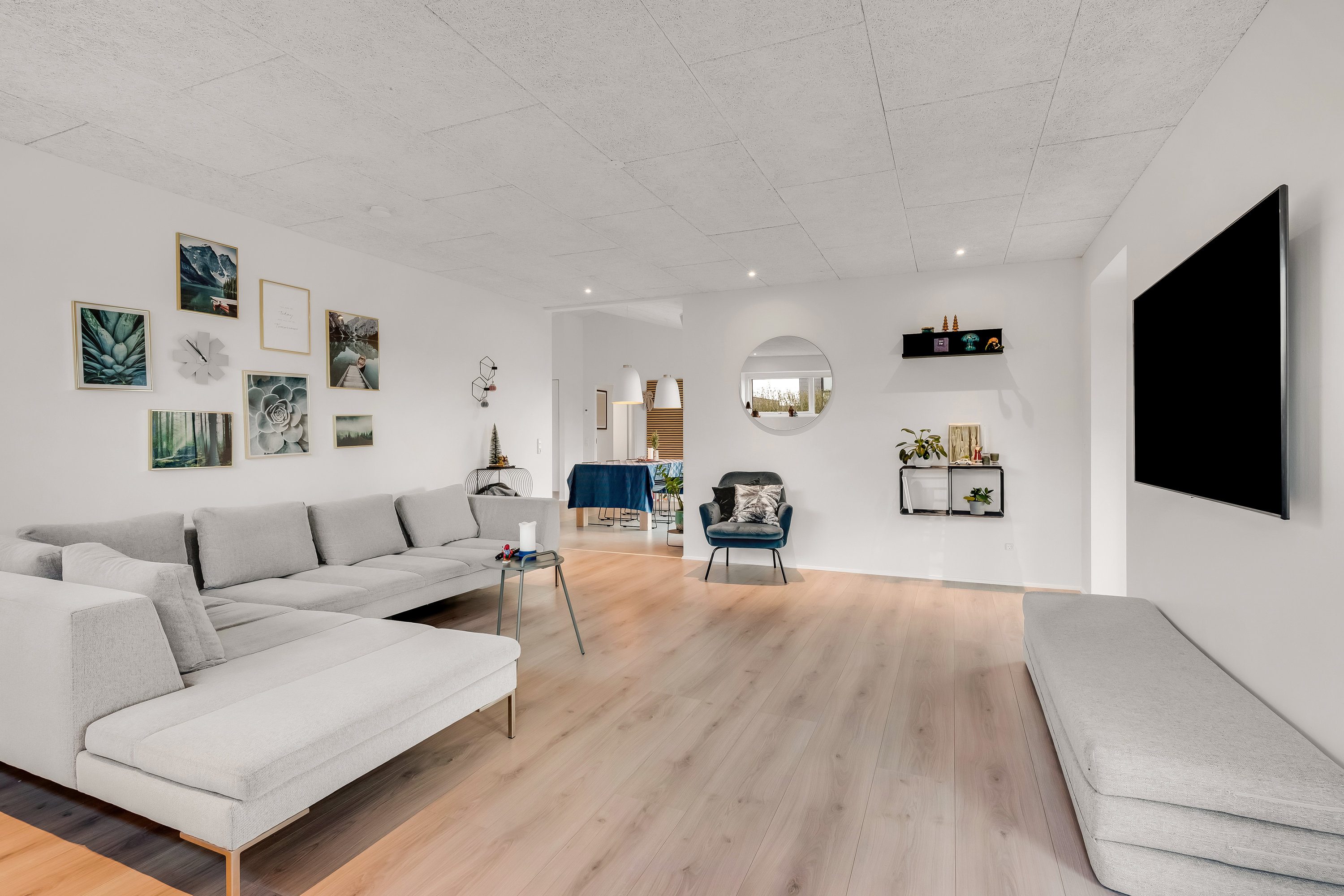 Fremhævet stue billede i fuldskærmstilstand. Billede af Hvalfisken 67, Mejrup, 7500 Holstebro