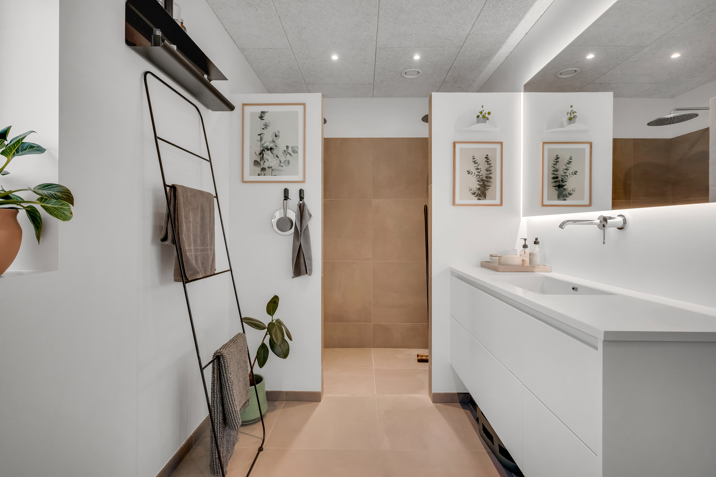 Fremhævet badeværelse billede i fuldskærmstilstand. Billede af Hvalfisken 67, Mejrup, 7500 Holstebro