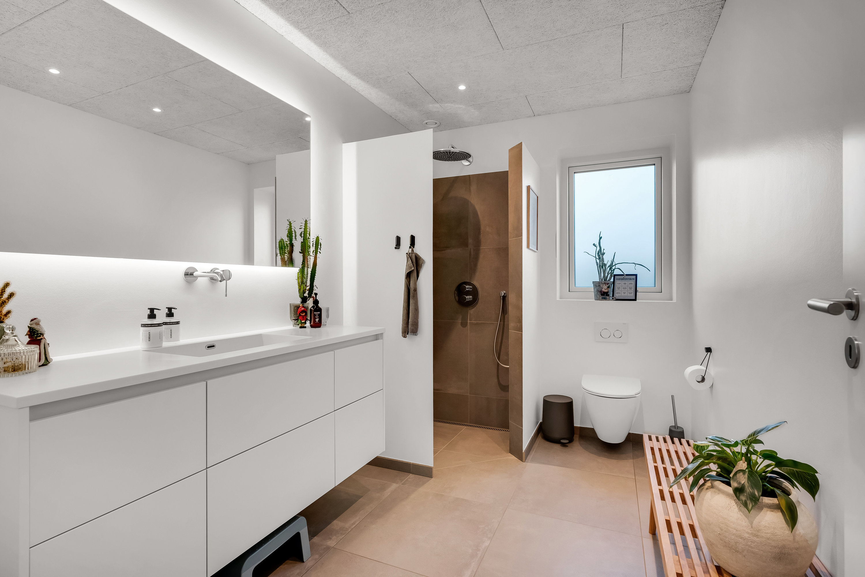 Fremhævet badeværelse billede i fuldskærmstilstand. Billede af Hvalfisken 67, Mejrup, 7500 Holstebro