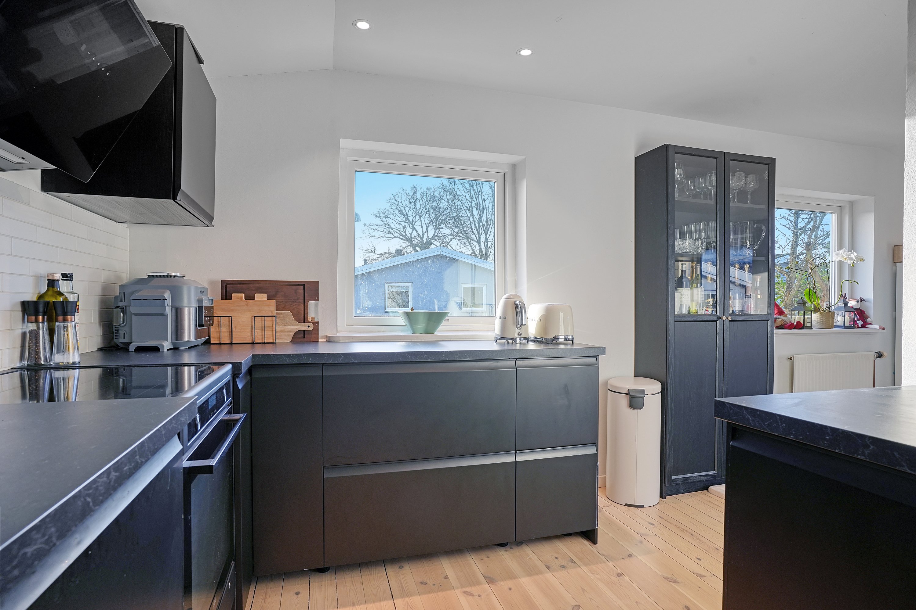 Fremhævet køkken billede i fuldskærmstilstand. Billede af Drosselvej 6, 3000 Helsingør