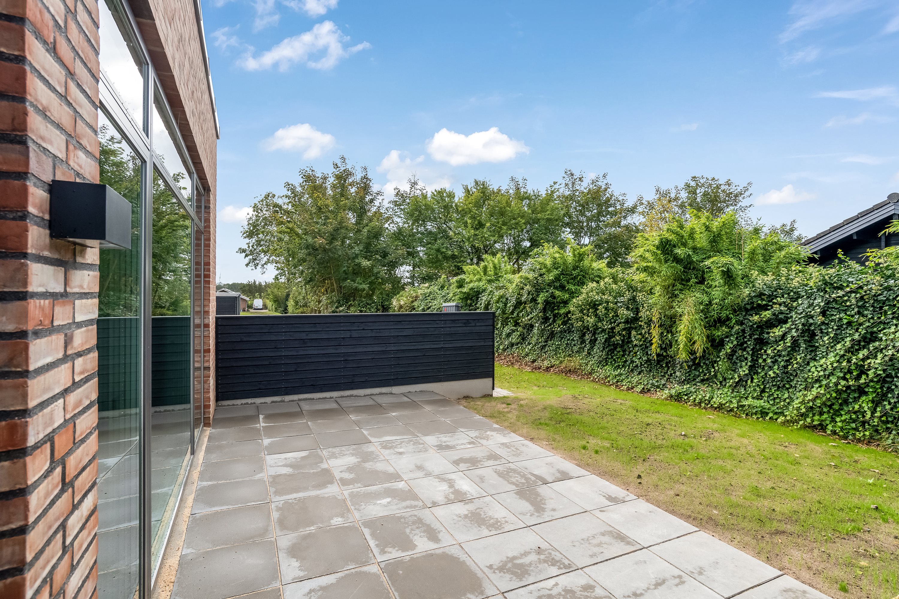 Fremhævet terrasse billede i fuldskærmstilstand. Billede af Smedegårdvej 50B, 7500 Holstebro