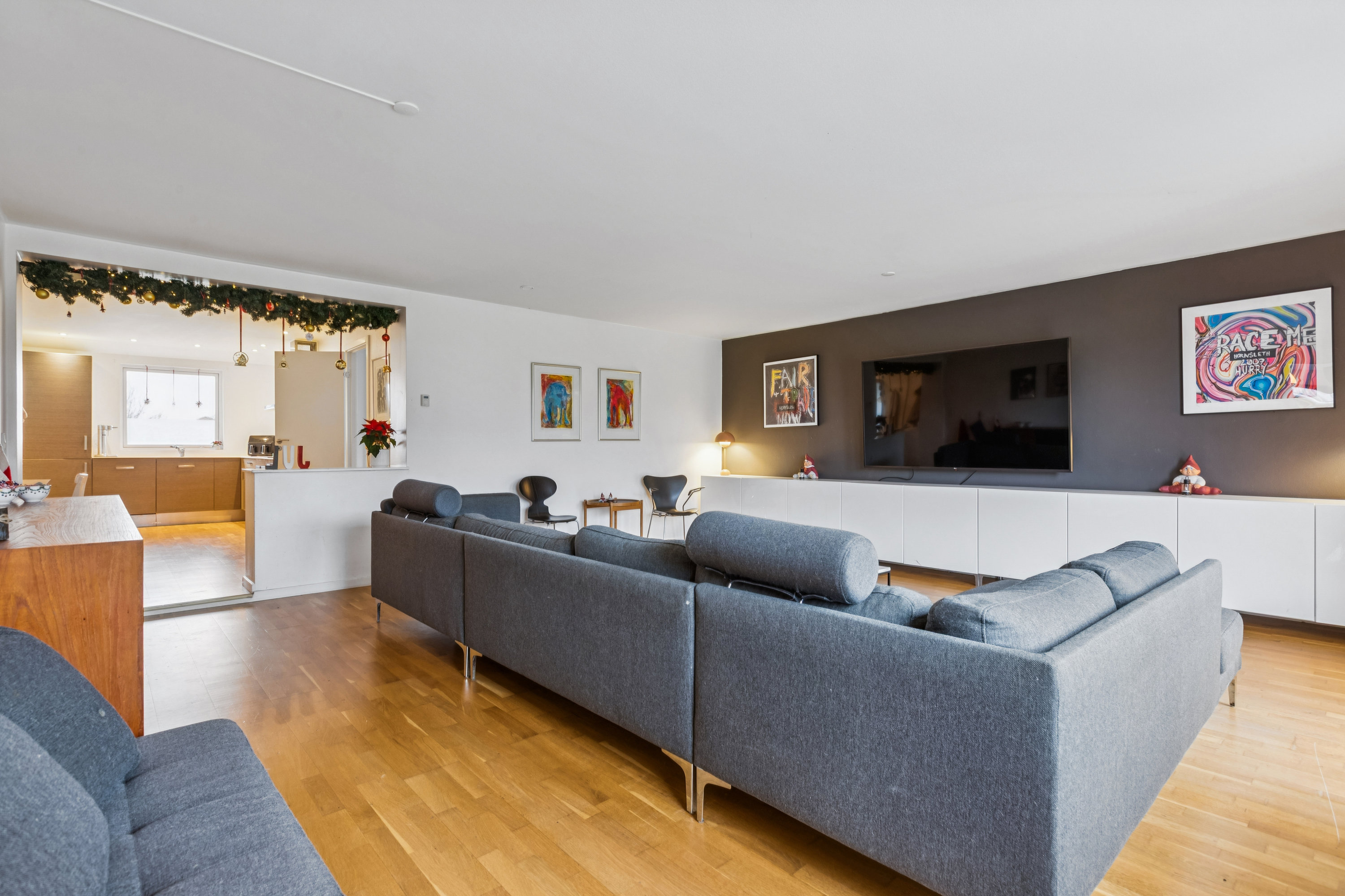 Fremhævet stue billede i fuldskærmstilstand. Billede af Sønderholm Alle 29, 2770 Kastrup