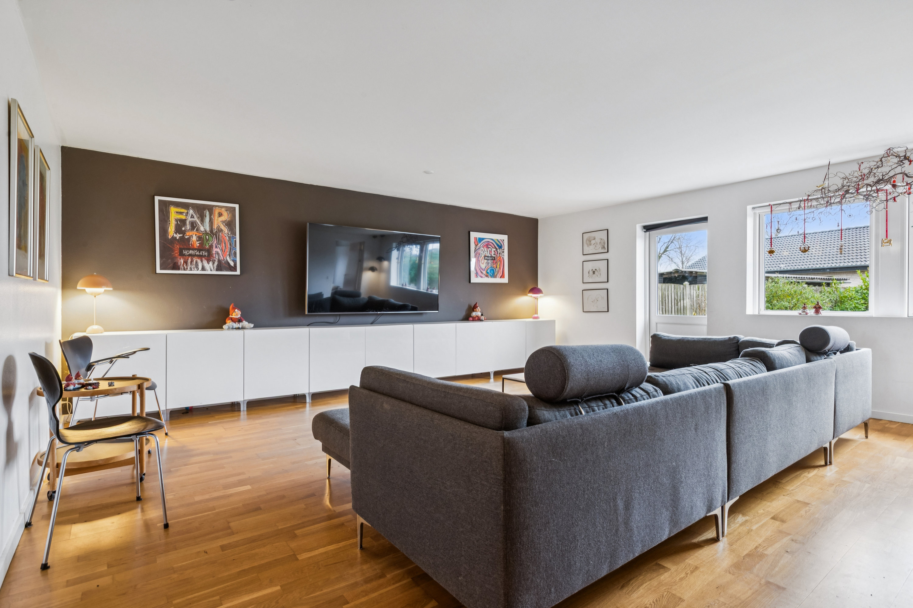 Fremhævet stue billede i fuldskærmstilstand. Billede af Sønderholm Alle 29, 2770 Kastrup