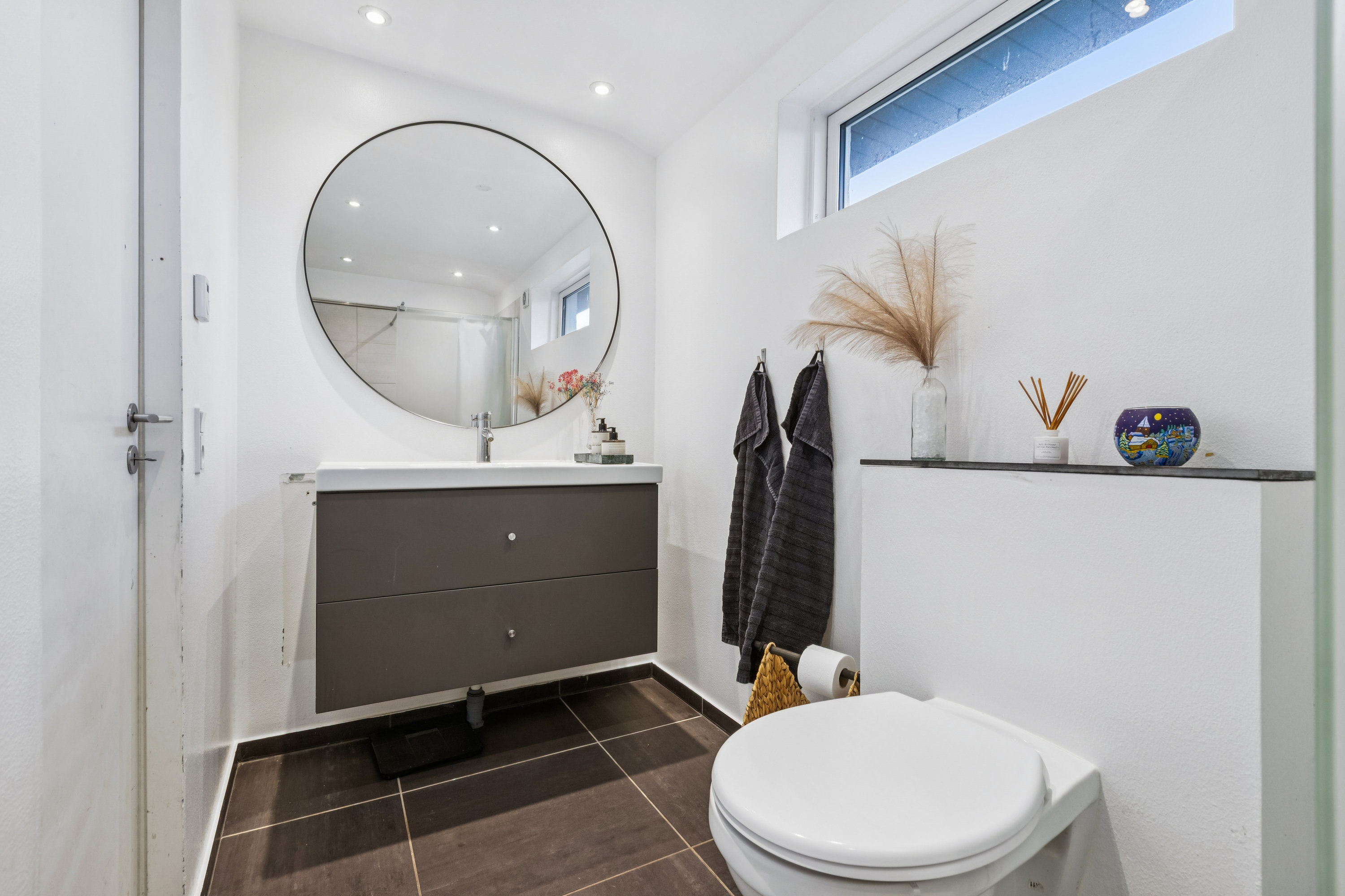 Fremhævet badeværelse billede i fuldskærmstilstand. Billede af Sønderholm Alle 29, 2770 Kastrup