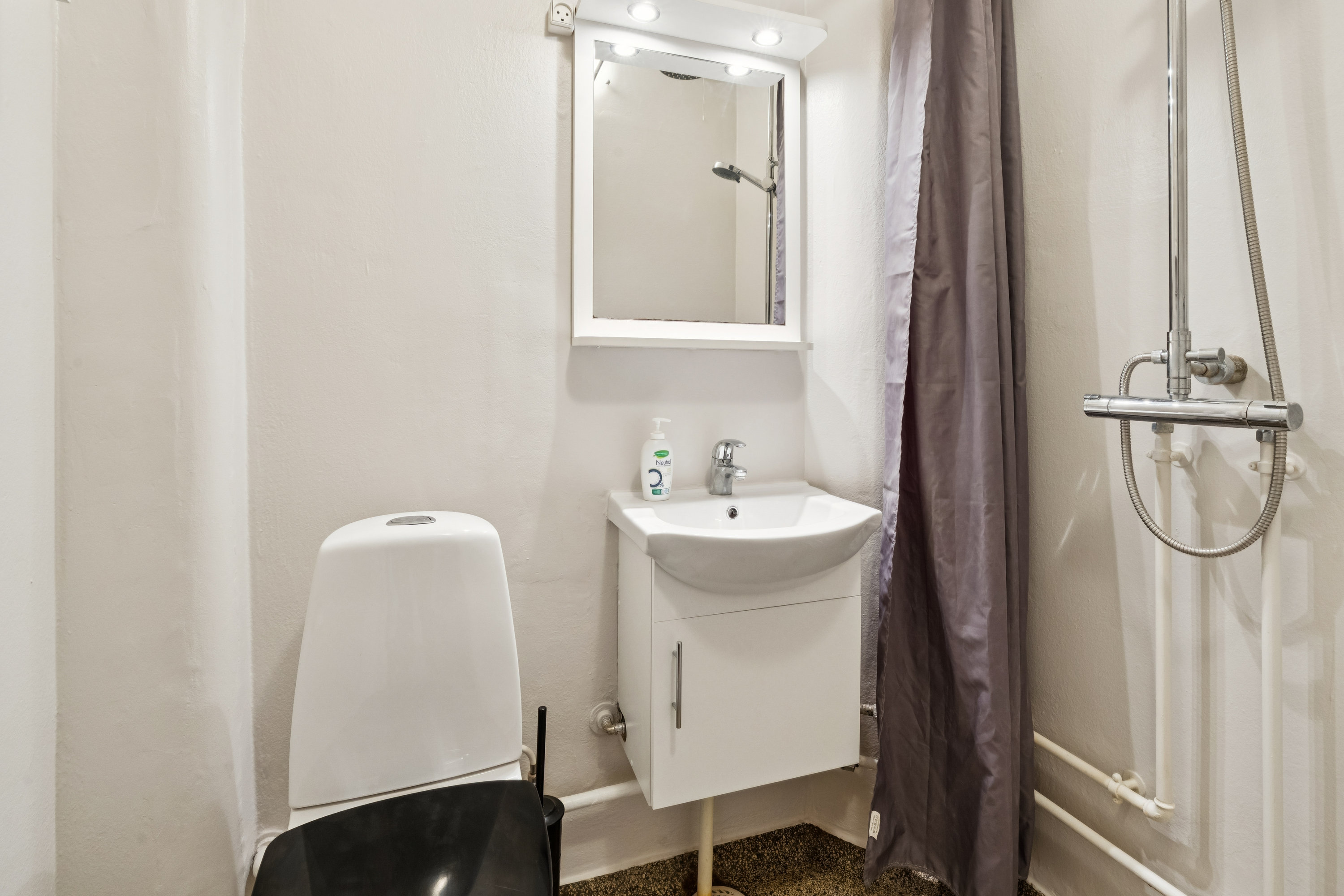 Fremhævet badeværelse billede i fuldskærmstilstand. Billede af Peder Skrams Gade 33, st.. tv., 9000 Aalborg